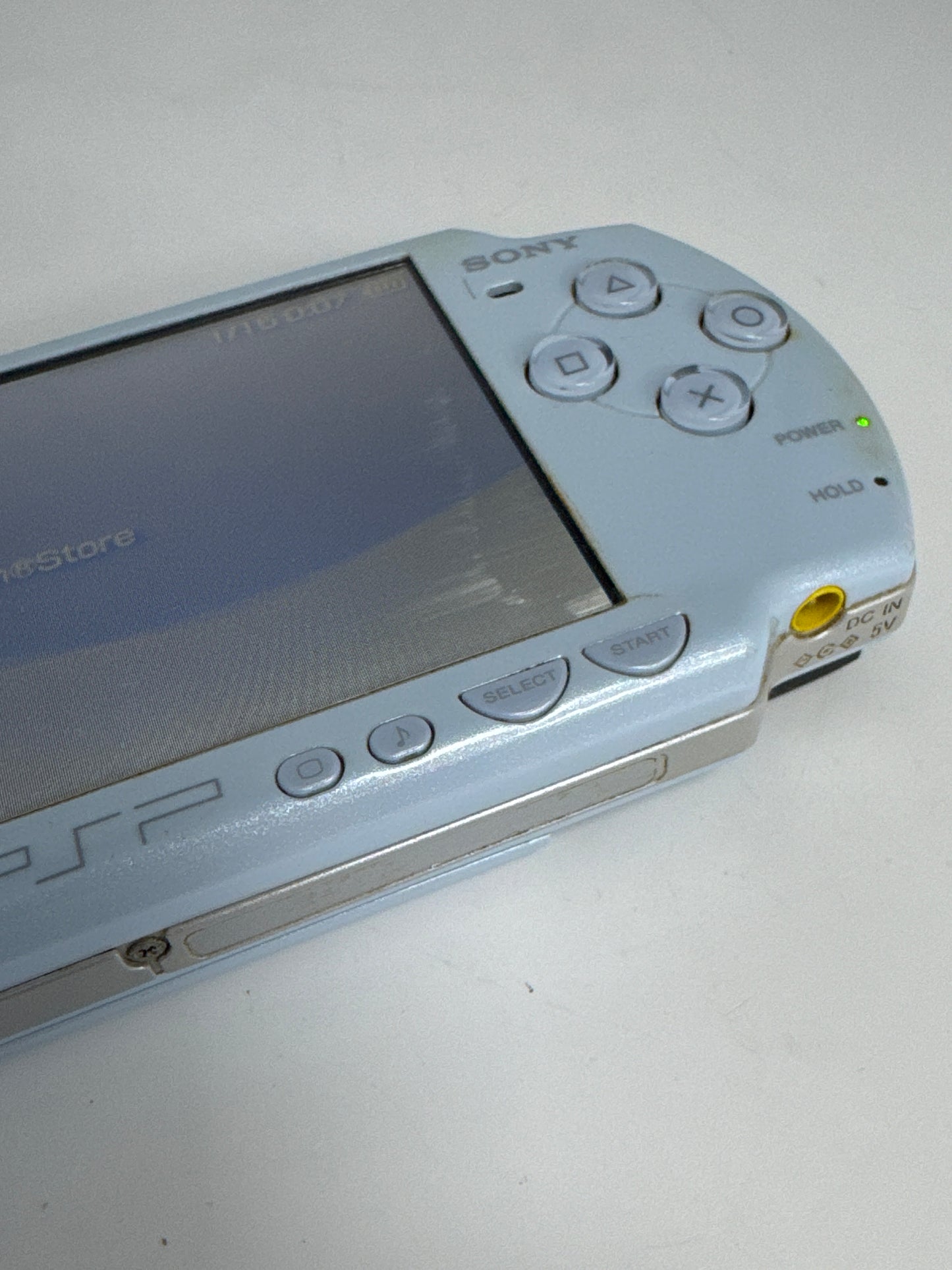 Sony PSP-2000 Blue Console #95 No Battery or Lid No Charger BAD DISPLAY & UMD AS IS