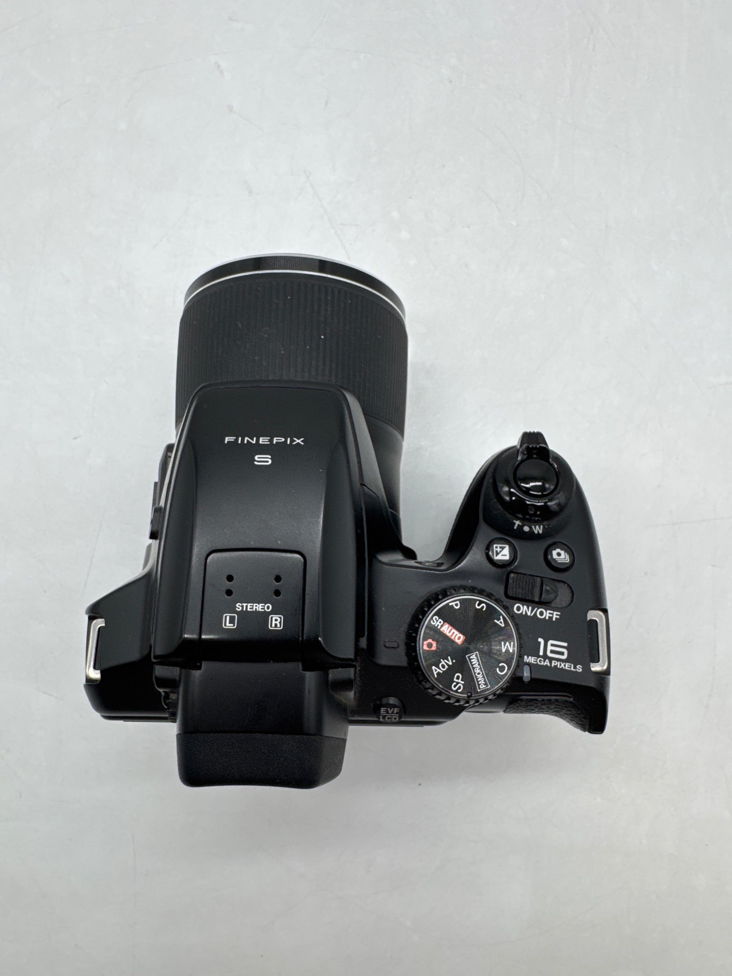 Fujifilm FinePix S8200 16.0MP Digital Camera 40x Zoom Lens Black