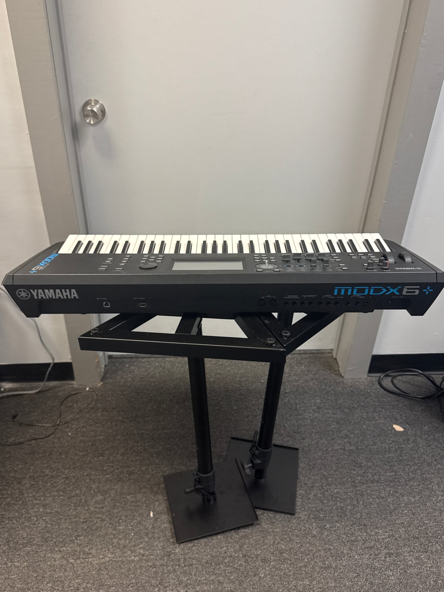 Yamaha MODX6+ 61 Semi-weighted Key Synthesizer w/ power supply
