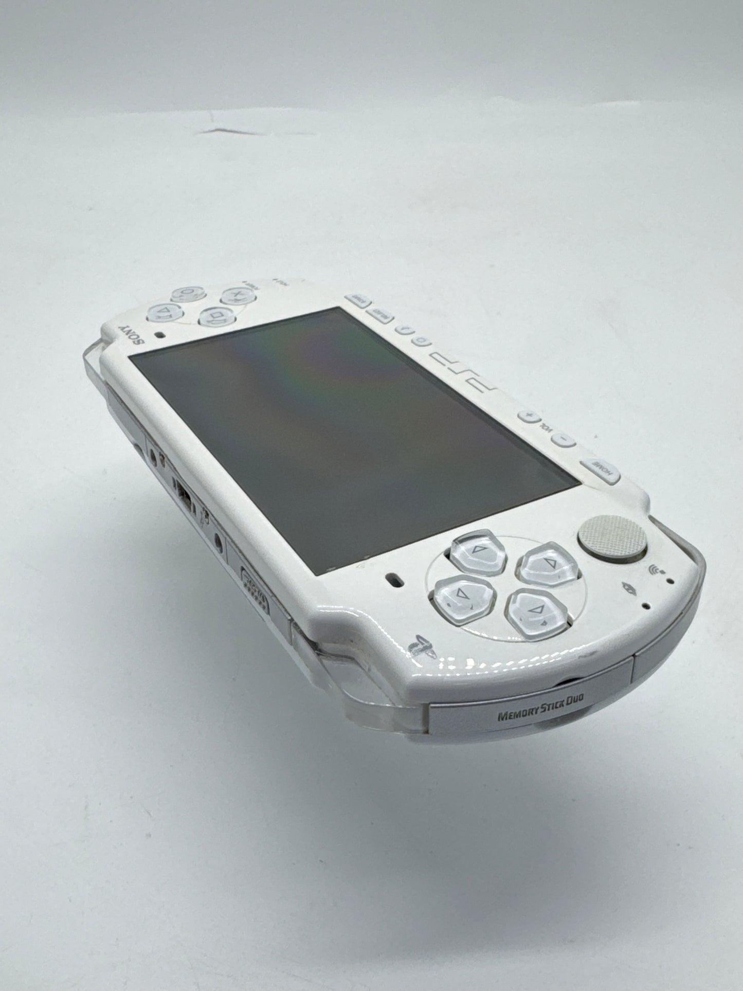 Sony PSP-2000 White Console #218 w/1200mAh Battery & No Charger