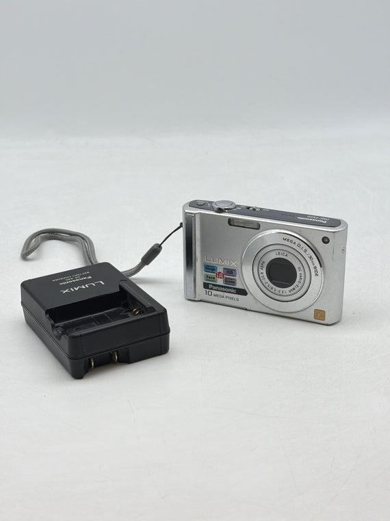 Panasonic Lumix DMC-FS20 10.0MP Digital Camera Silver with Battery and Charger