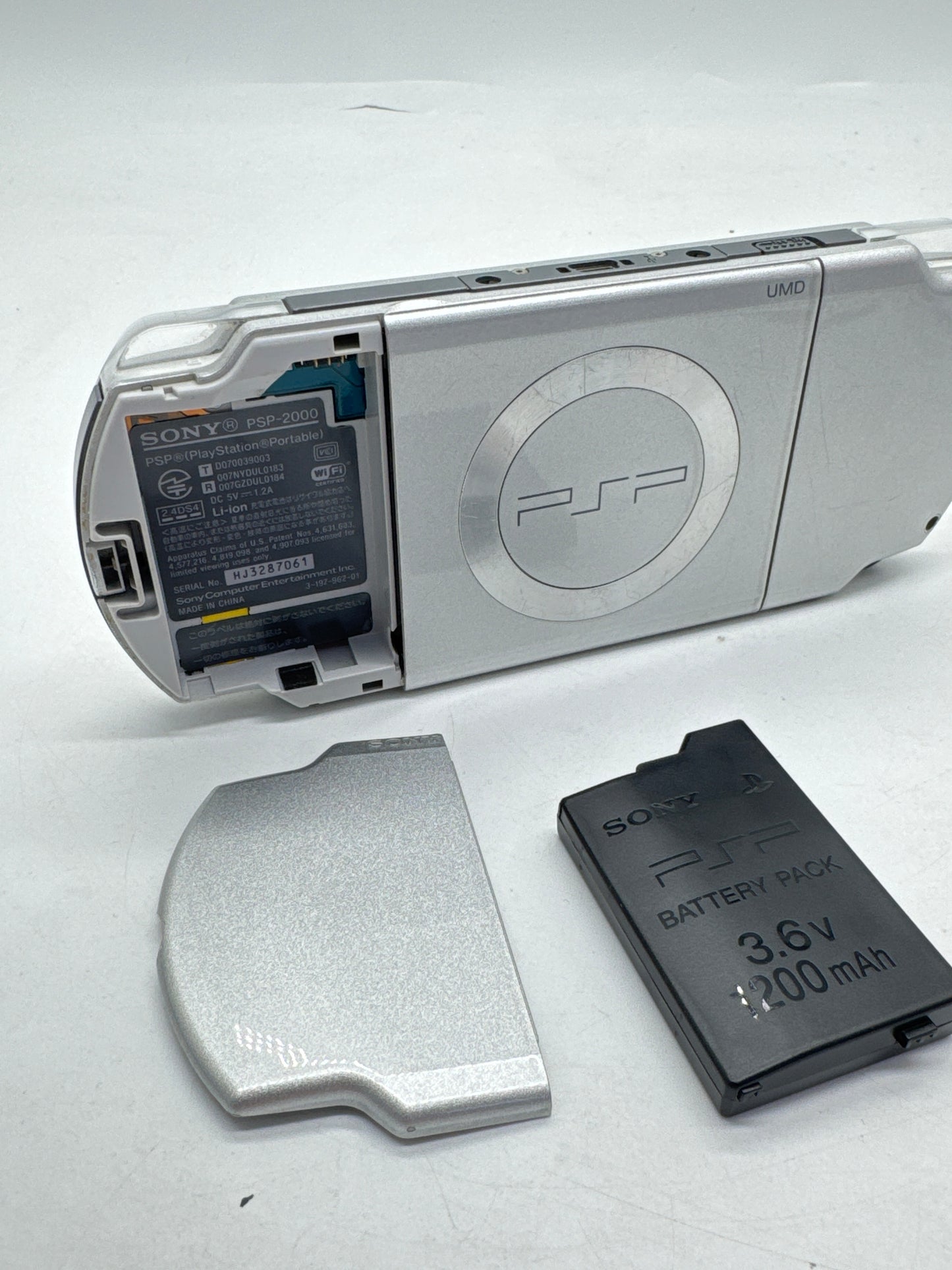 Sony PlayStation Portable PSP-2000 Silver Console #387 w/ OEM 1200mAh Battery