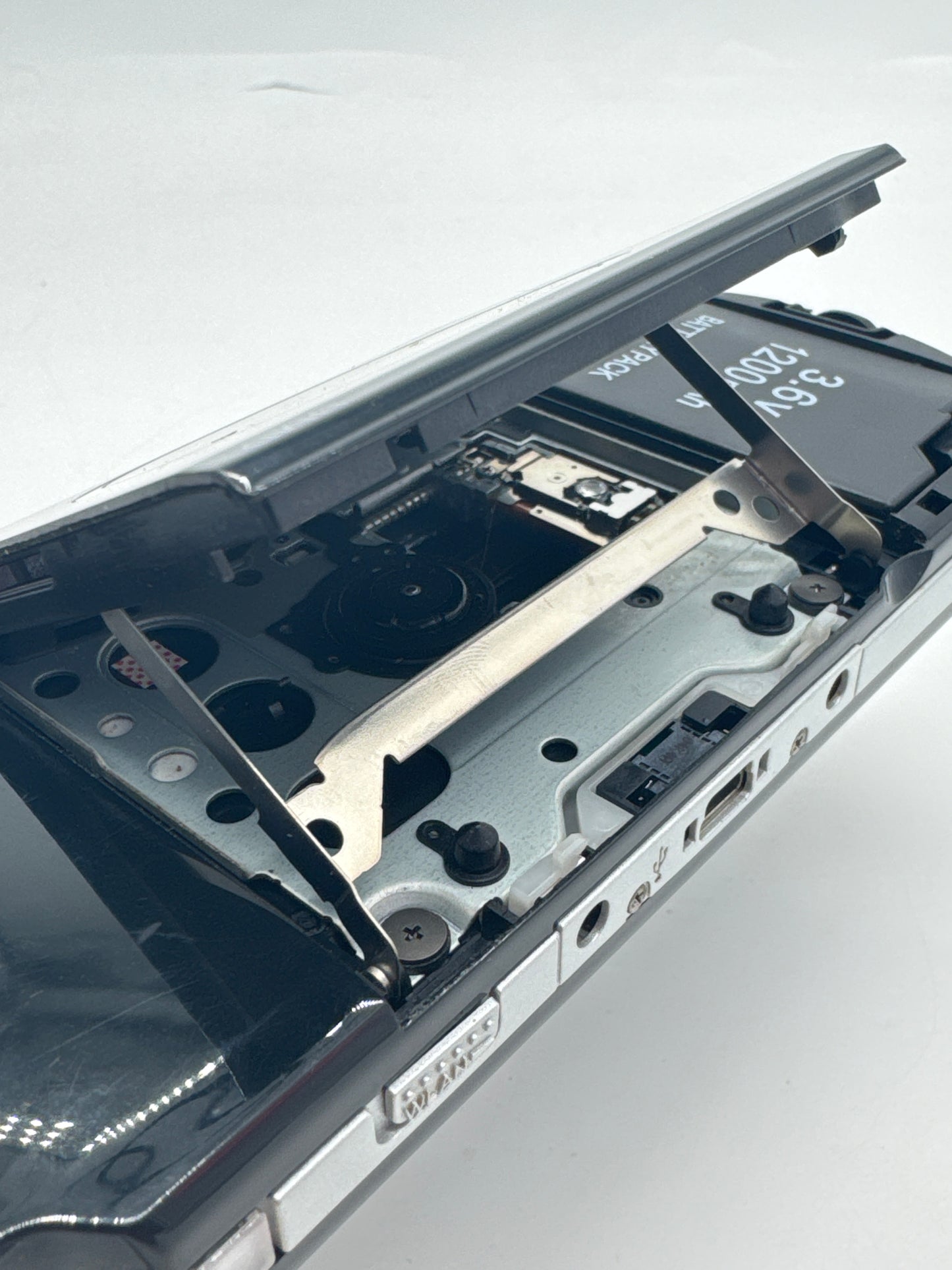 PlayStation Portable PSP-3000 Piano Black Console #671 - Missing Battery Lid - Bad UMD