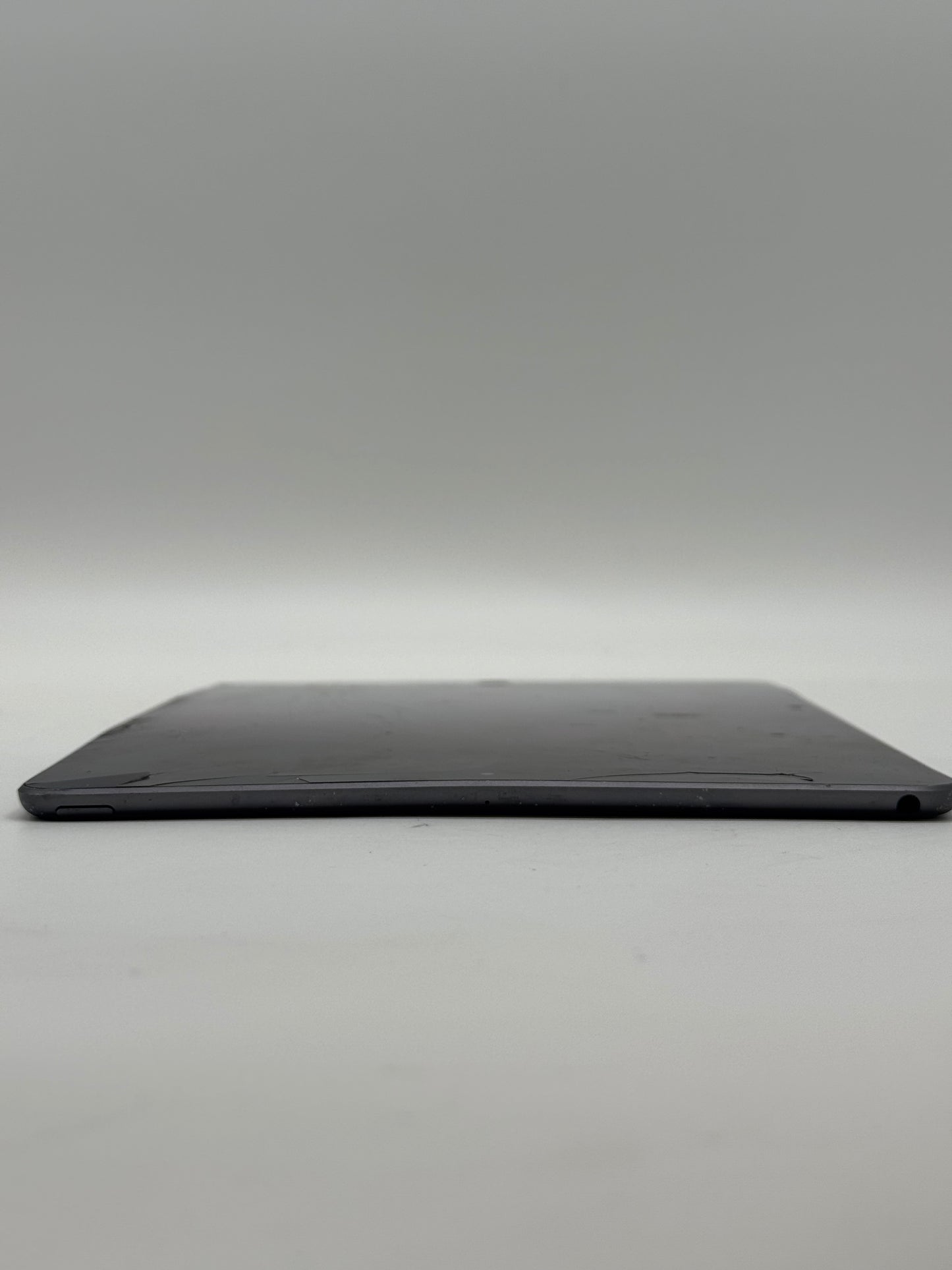 Apple iPad Air 3rd Gen 10.5" A2152 256GB WiFi Only - Read!