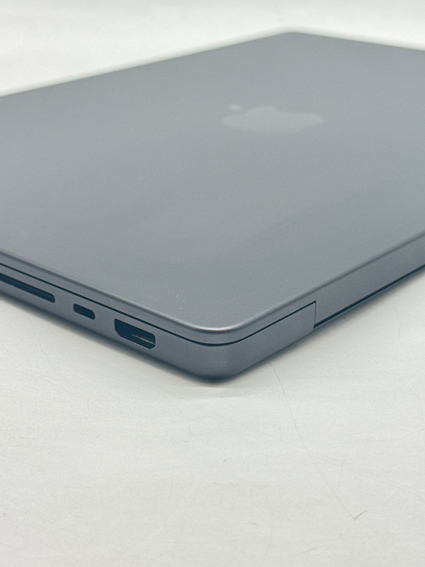 2025 Apple MacBook Pro 14.2" A3434 M5 10C-CPU 10C-GPU 16GB RAM 512GB SSD 30 Cycle