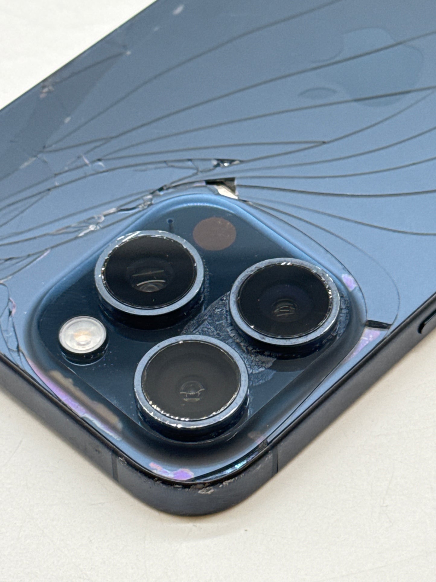 Unlocked Apple iPhone 15 Pro Max A2849 256GB Blue Titanium  - Cracked Read!