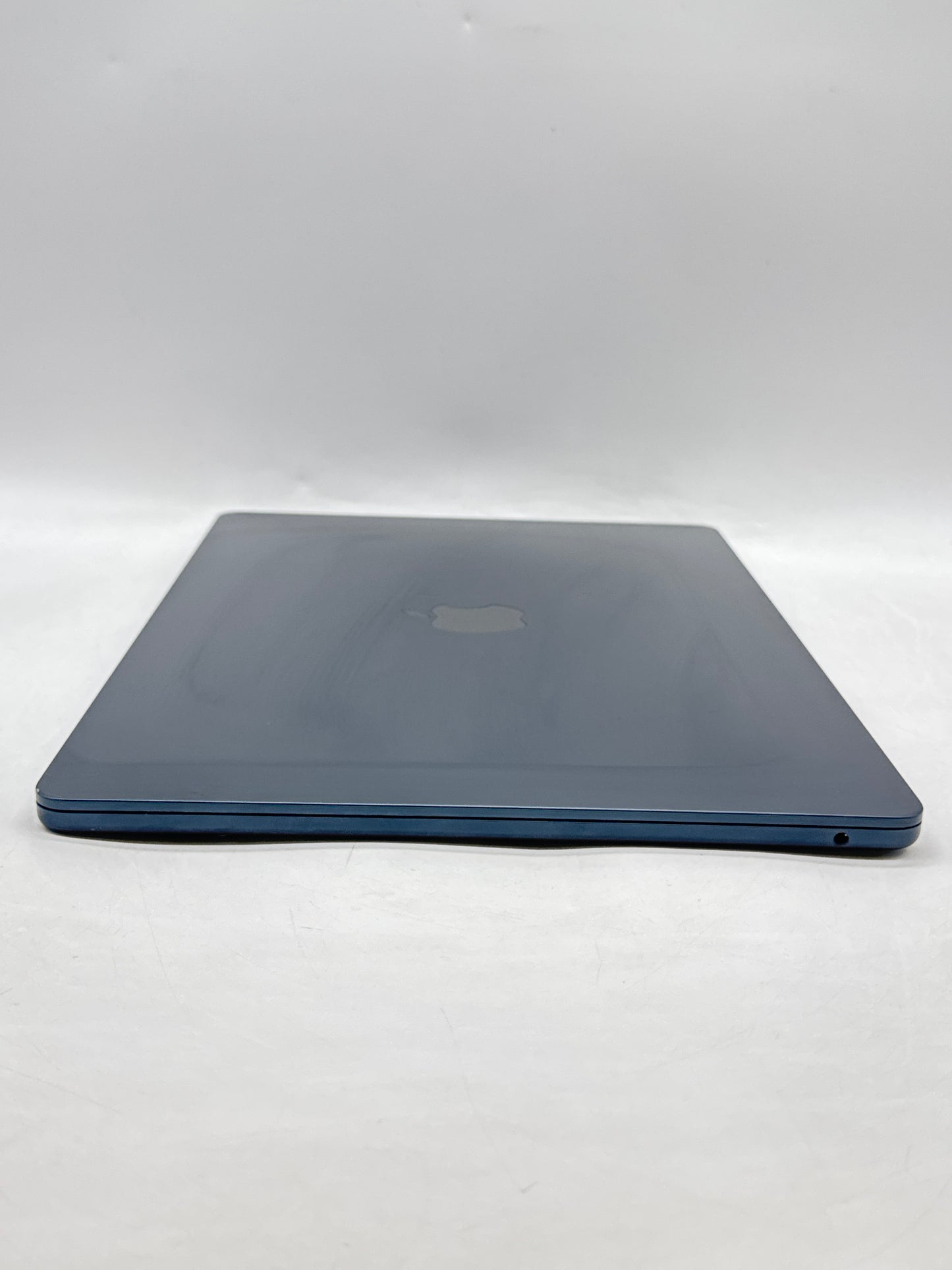 2024 Apple MacBook Air 15.3" A3114 M3 8C-CPU 10C-GPU 512GB SSD 8GB RAM