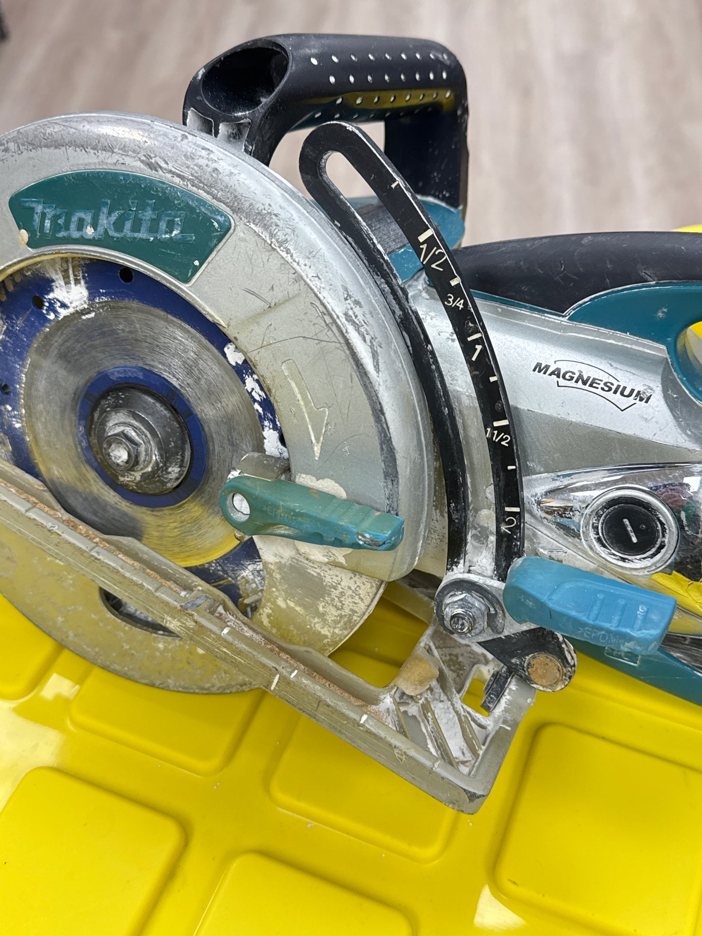 Makita 5377MG 7-1/4” Hypoid Circular Saw – Magnesium Housing – Heavy Duty