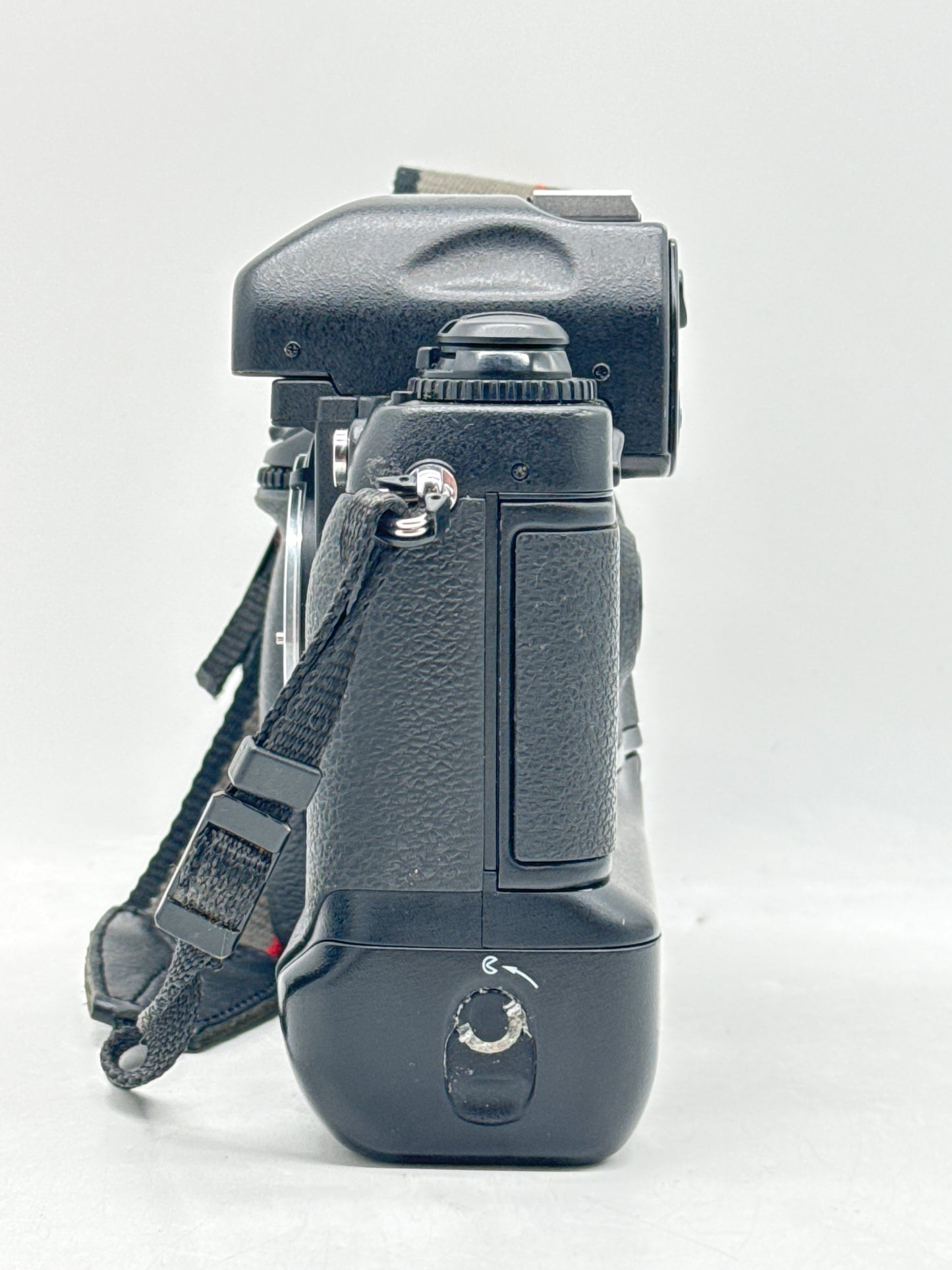 Nikon F5 35mm SLR Film Camera Black Body F Mount JAPAN W/Carrying Bag
