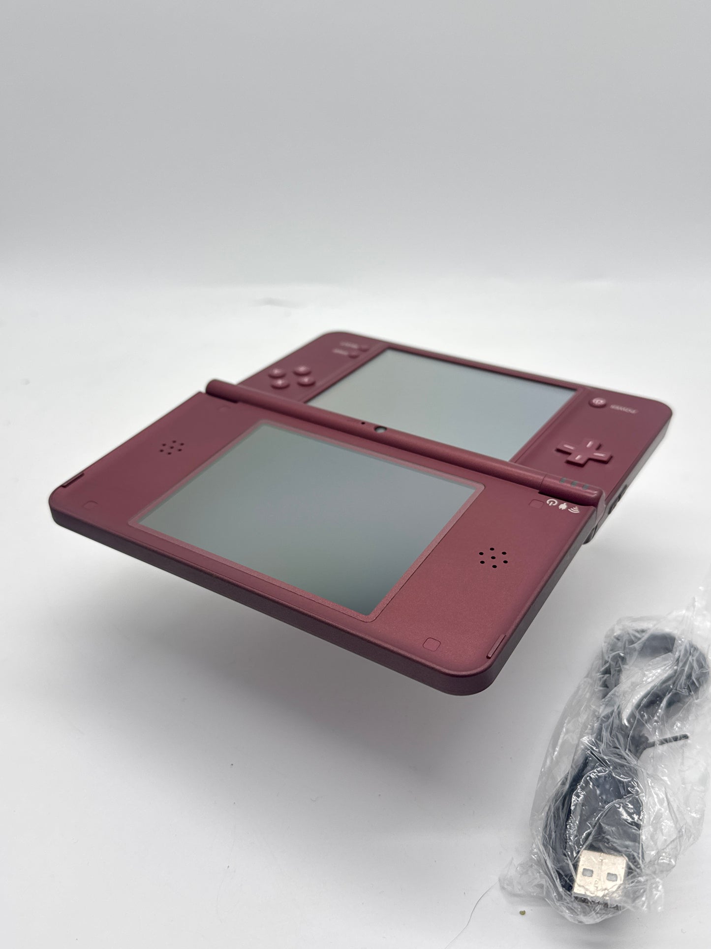 Nintendo DSi LL UTL-001(JPN) Red Console #425 w/ Stylus & Charger Yellow Tint AS IS