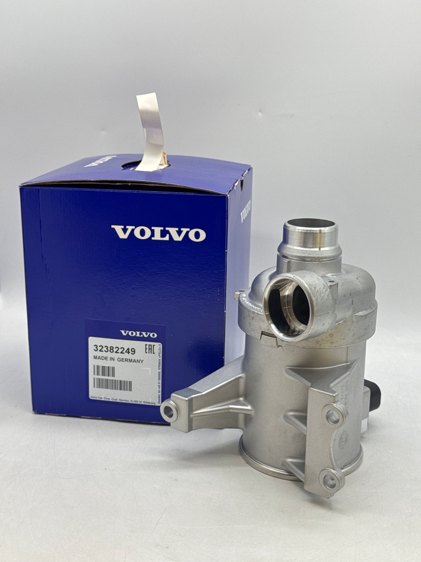 Genuine Volvo Coolant Pump Silver - 32382249 - Germany