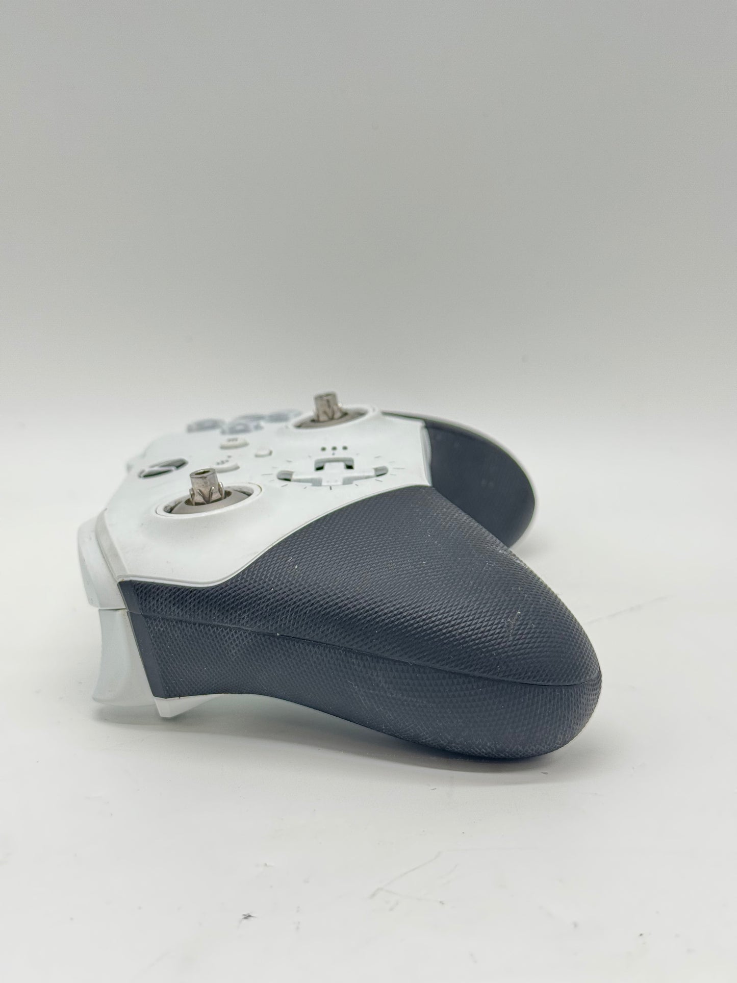 Microsoft Elite Series 2 Core White Wireless Controller - Read!