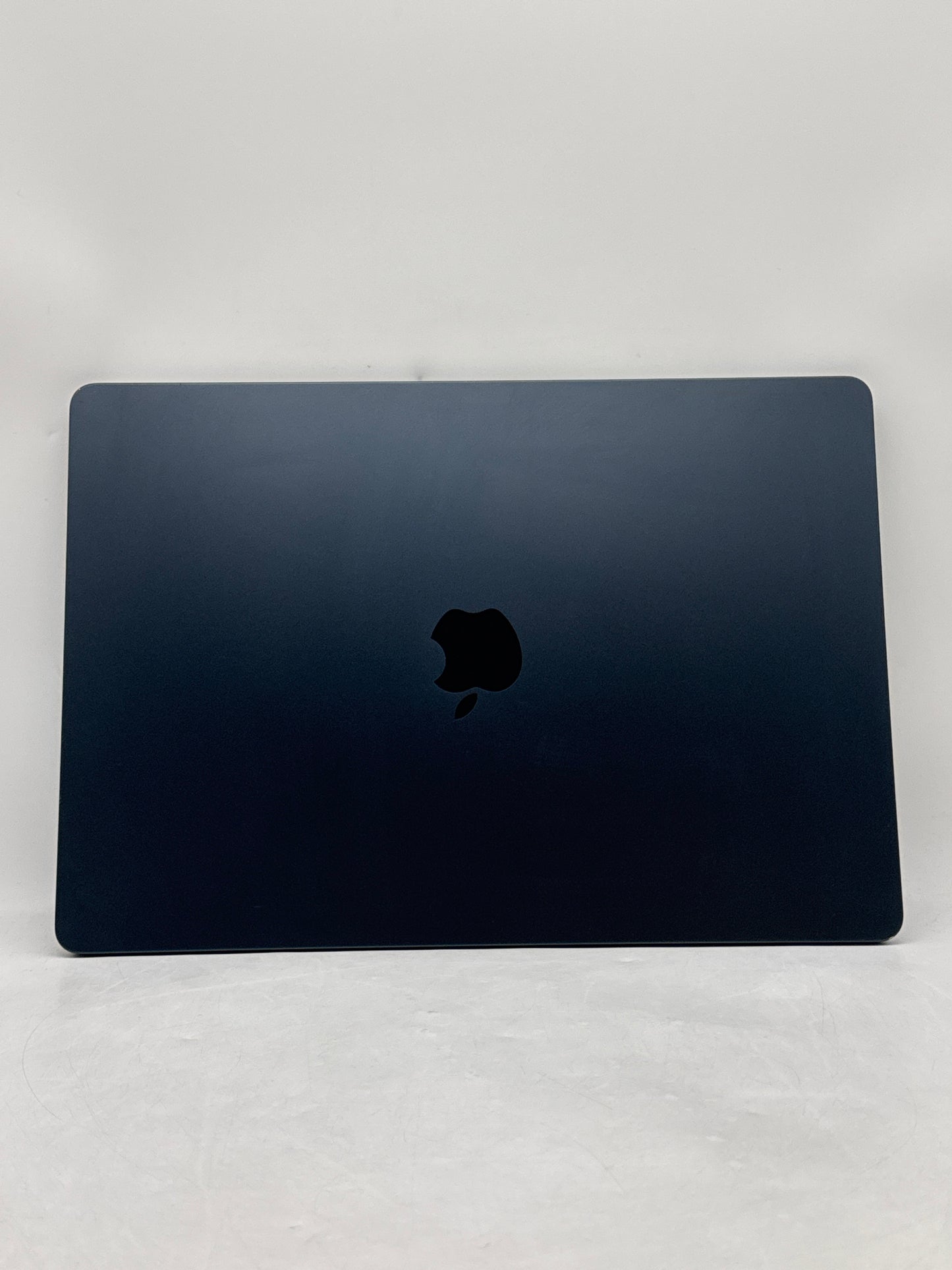 2024 Apple MacBook Air 15.3" A3114 M3 8C-CPU 10C-GPU 512GB SSD 8GB RAM