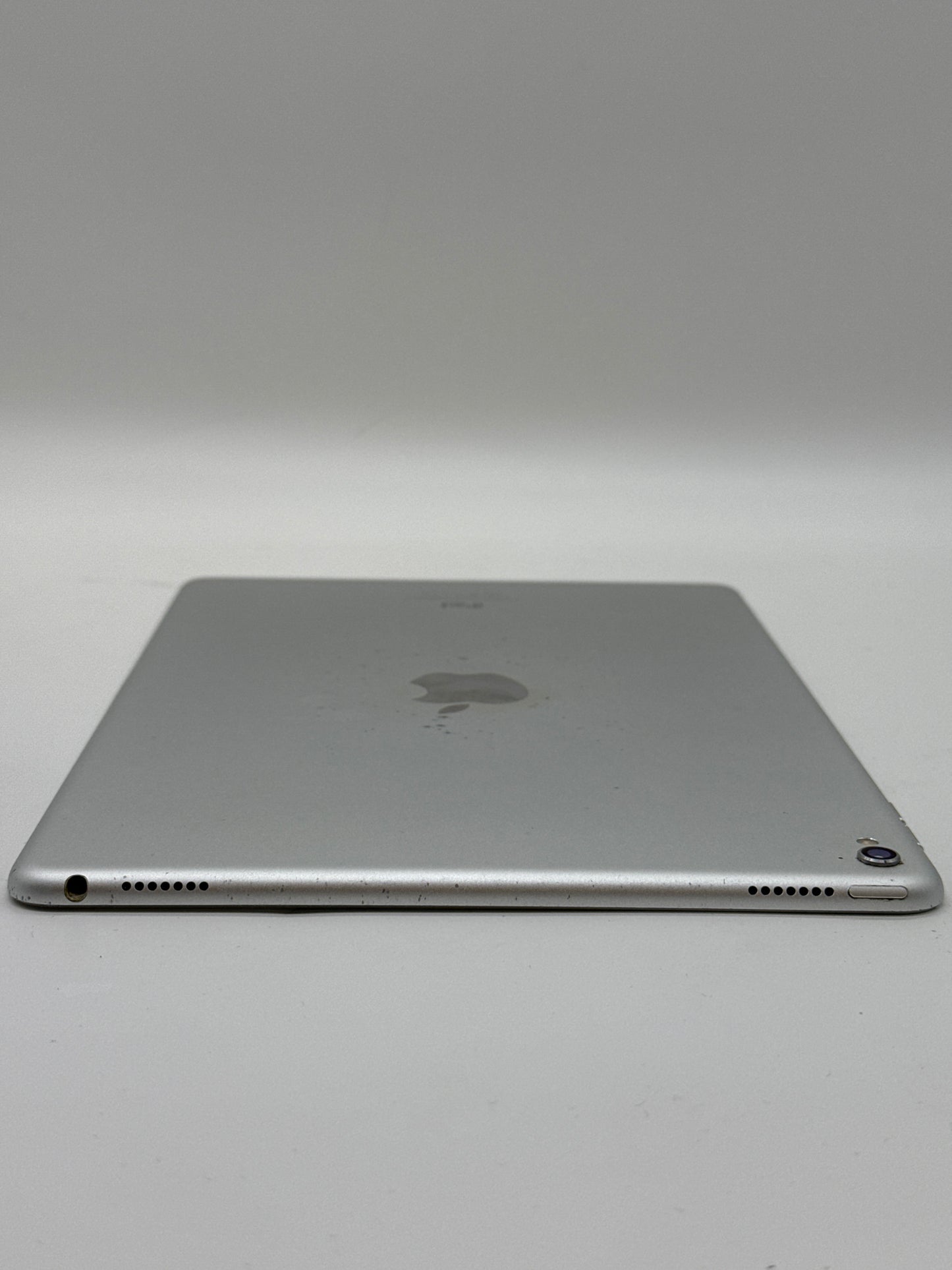 Apple iPad Pro 9.7-inch A1673 128GB Silver Bad Charging Port / Untested