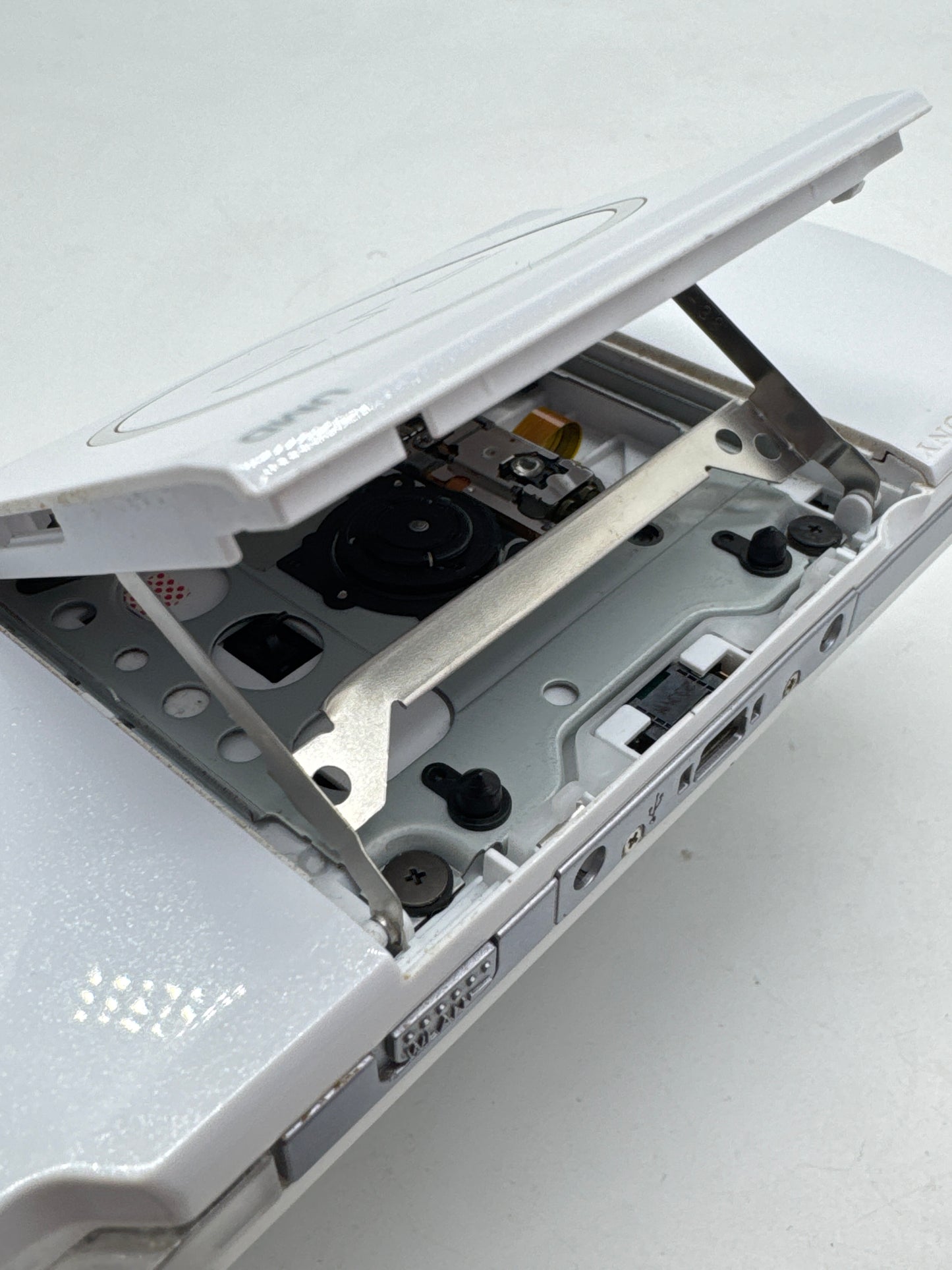 Sony PlayStation Portable PSP-3000 White Console #384 w/ OEM 1200mAh Battery