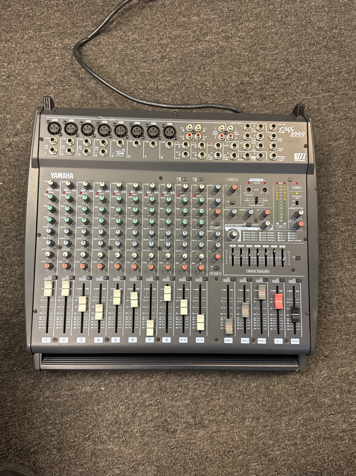 Yamaha EMX2000 12 Channel Powered Mixer
