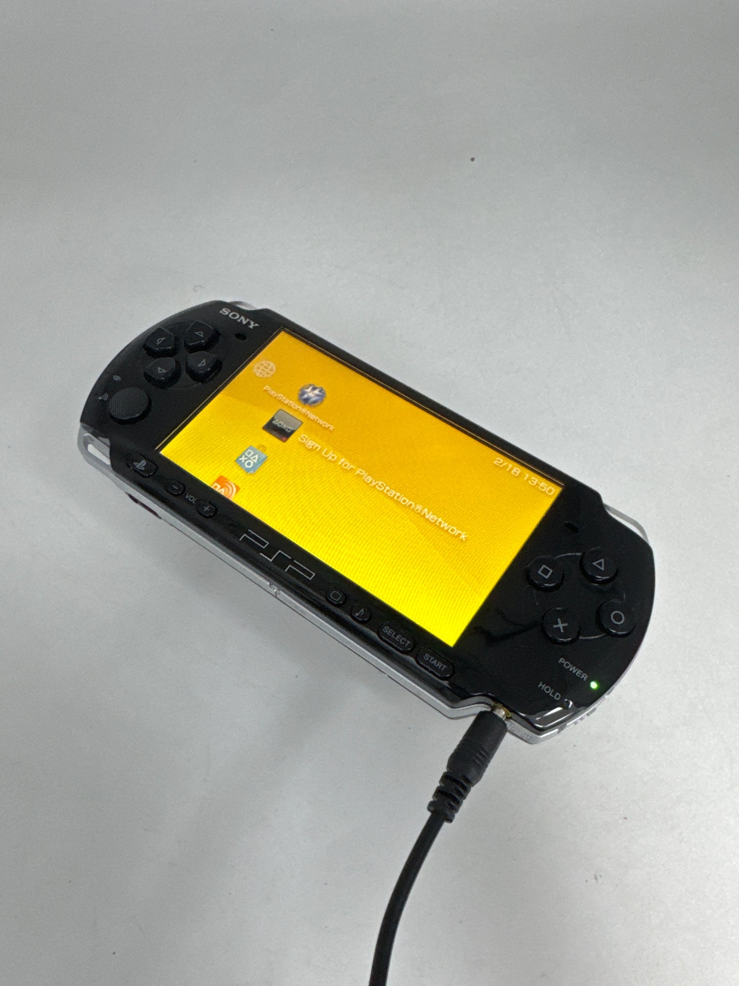 Sony PlayStation PSP-3000 Piano Black Console #380 Works Only Plugged In READ AS IS