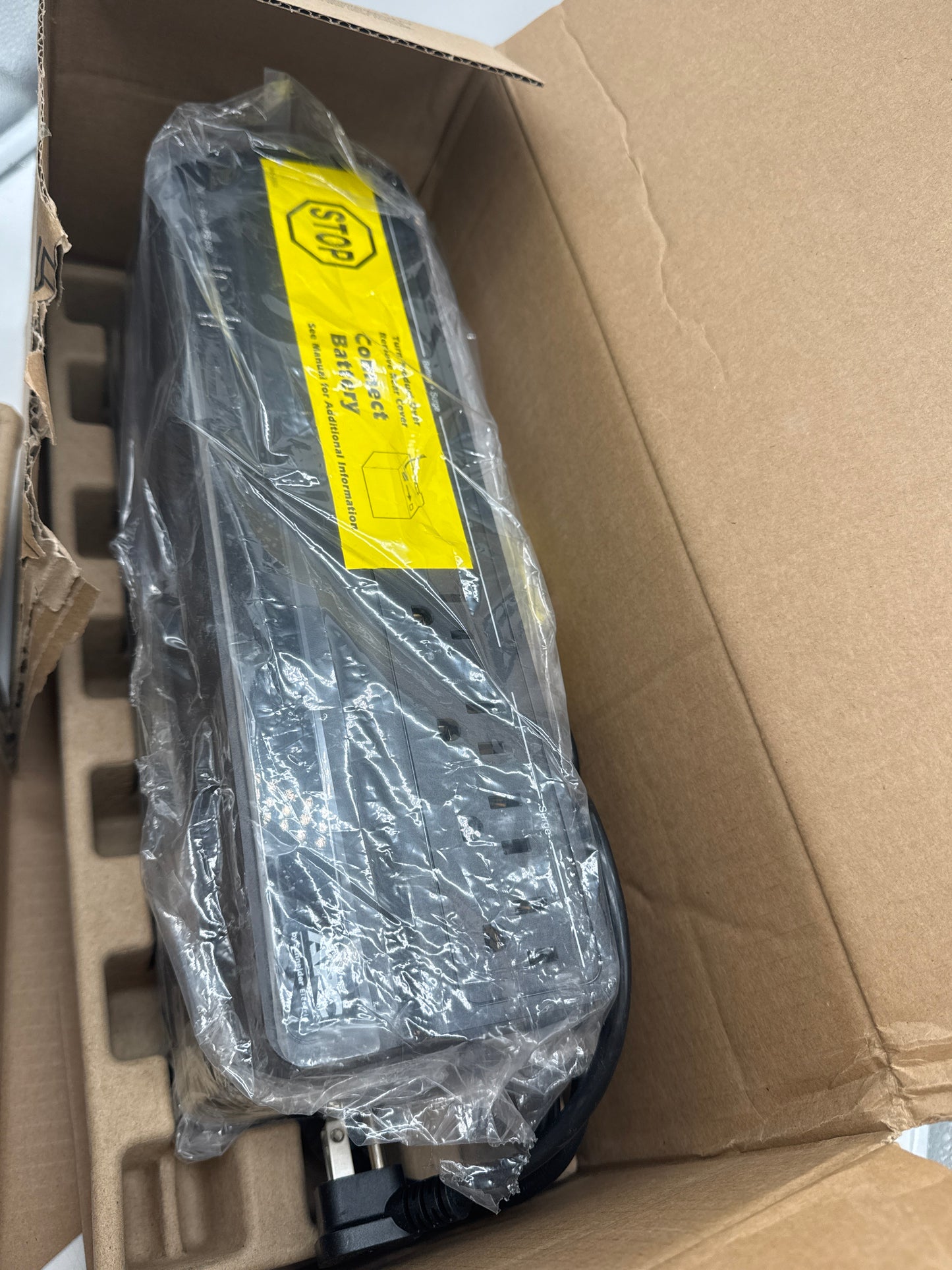 APC Back-UPS 850 VA 450 Watts Battery Backup BE850G2 - New Open Box