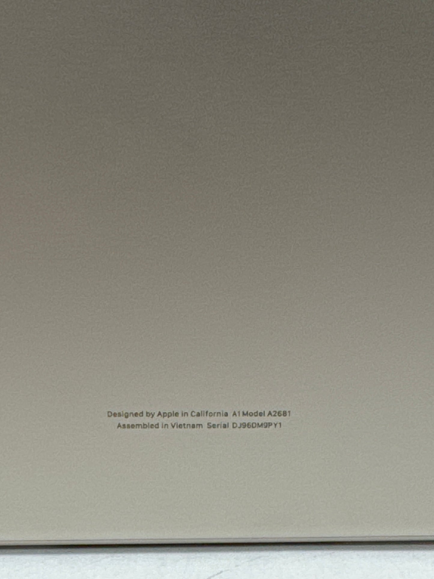 2022 Apple MacBook Air 13.6" A2681 M2 8C-CPU 8C-GPU 8GB RAM 256GB SSD Starlight