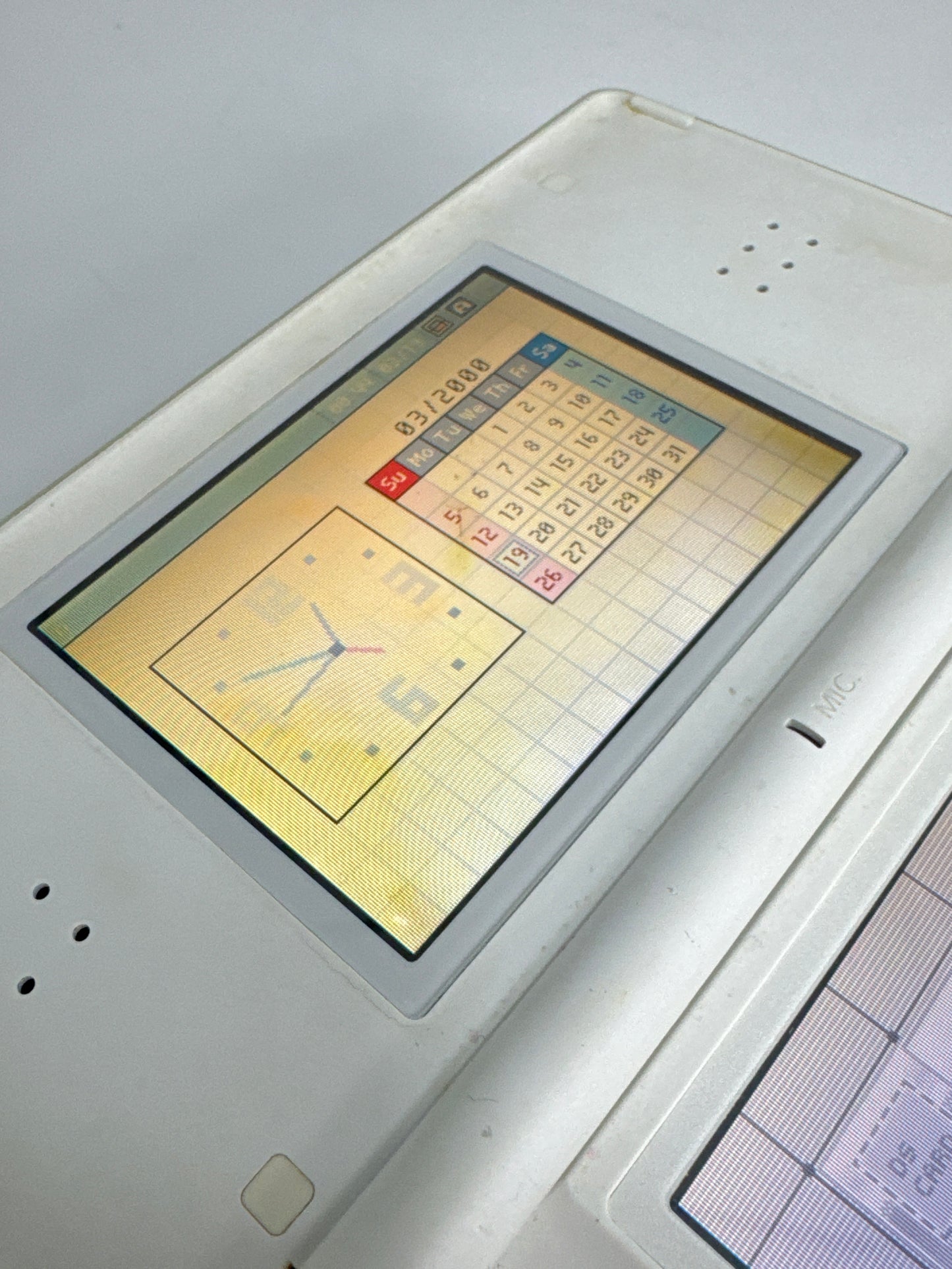 Nintendo DS Lite USG-001 Polar White Console #34 Yellow Patches on Top Screen