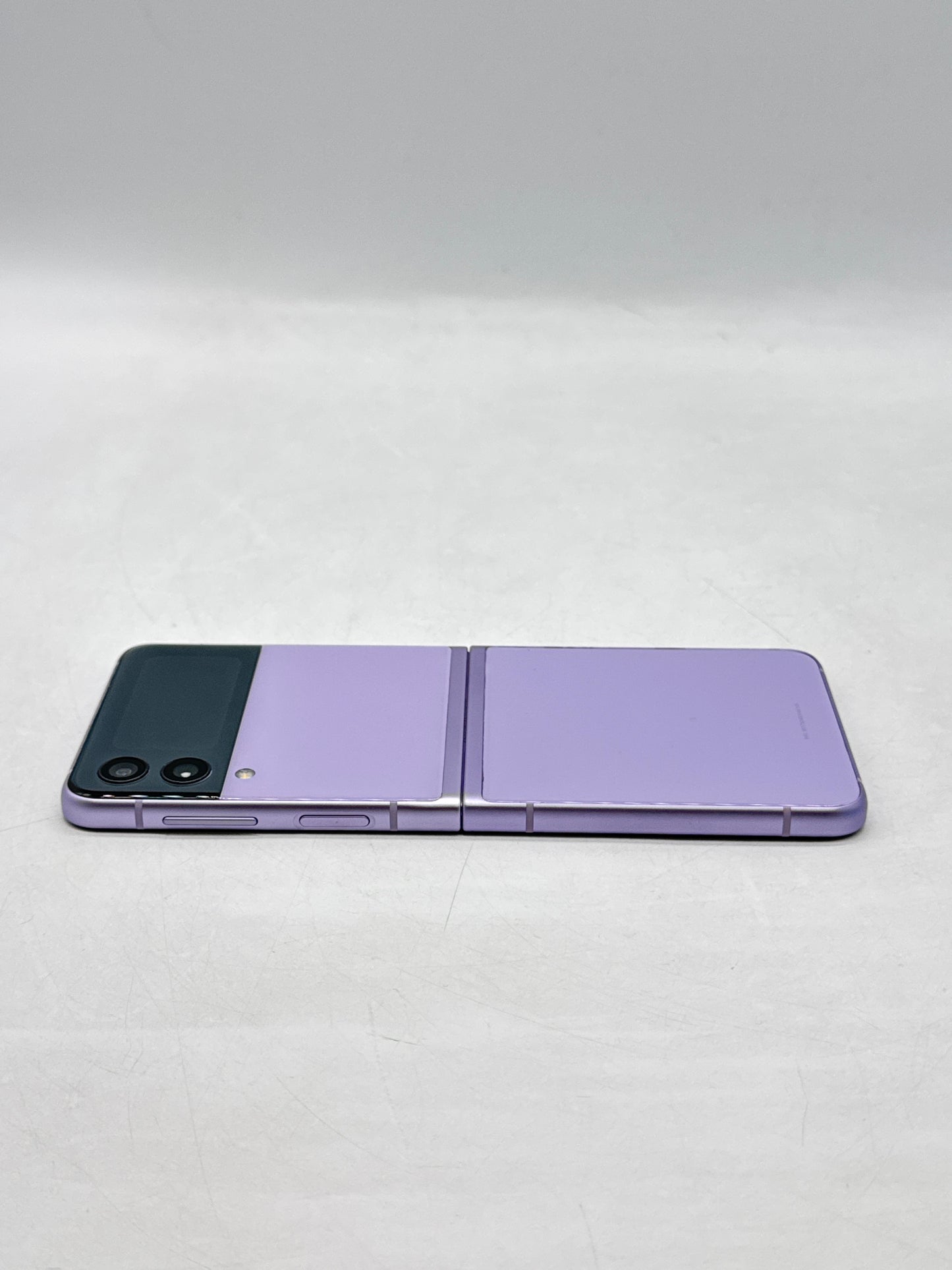 Unlocked Samsung Galaxy Z Flip3 6.7" SM-F711U 5G 128GB 8GB RAM Lavender