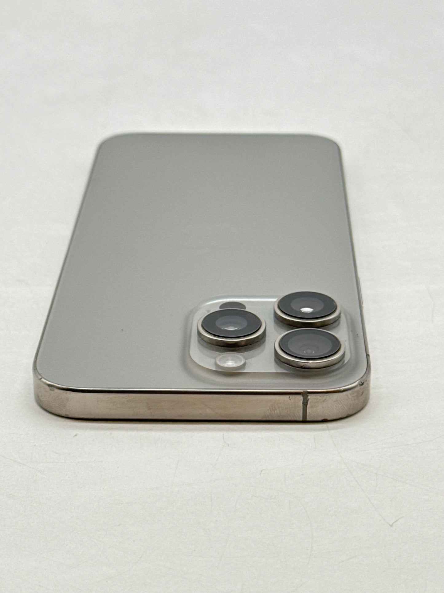 Unlocked Apple iPhone 16 Pro Max A3084 256GB Natural Titanium - Cracked Read!