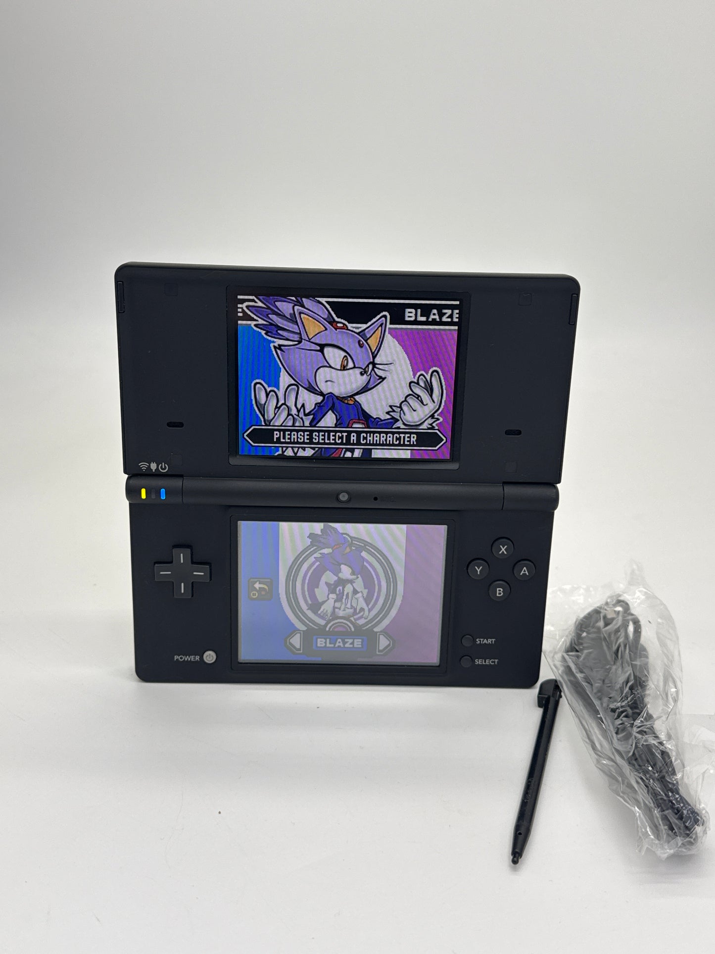 Nintendo DSi TWL-001(JPN) Black Console #421 w/ Stylus & Charger