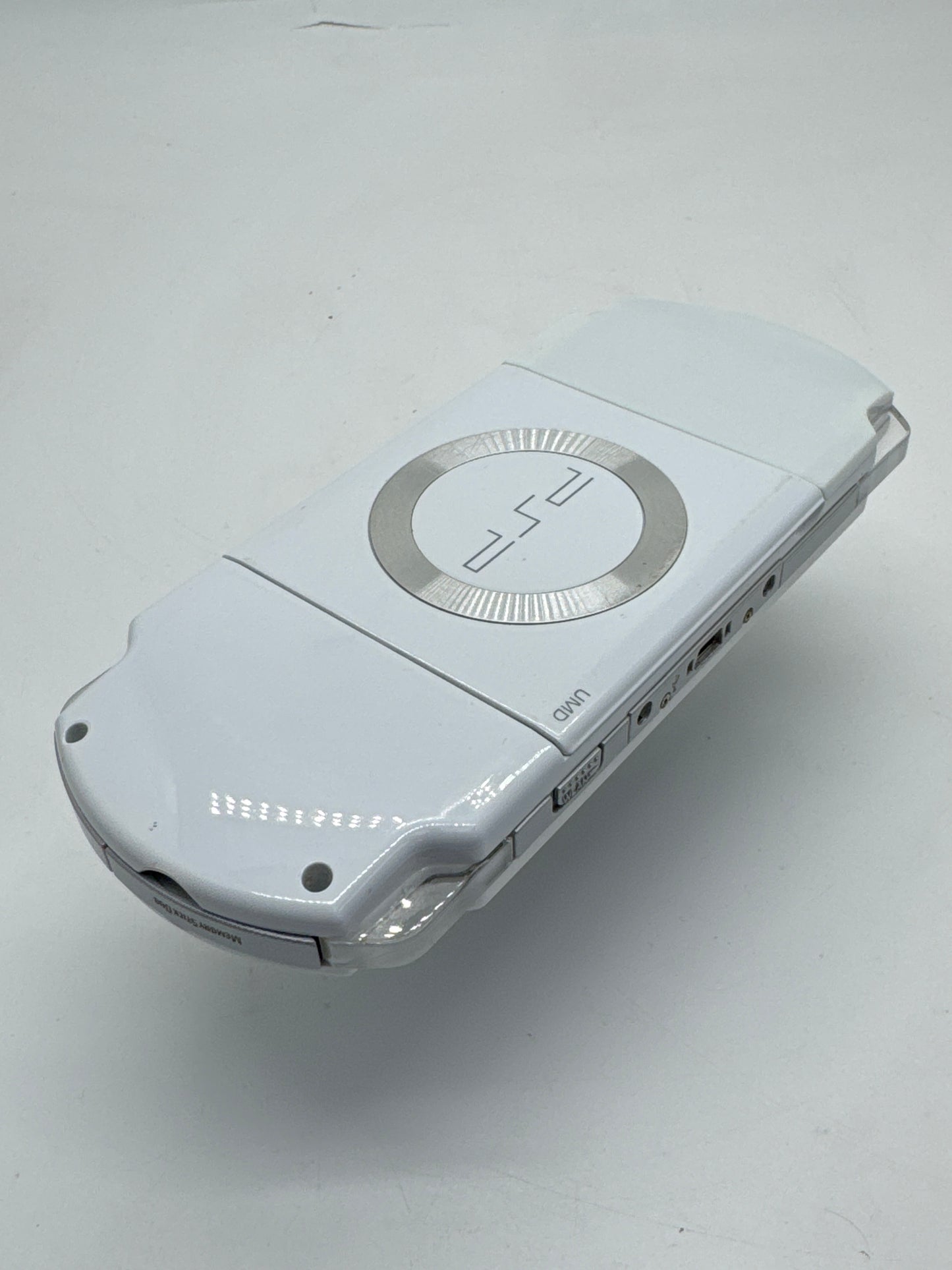 Sony PSP-2000 White Console #218 w/1200mAh Battery & No Charger