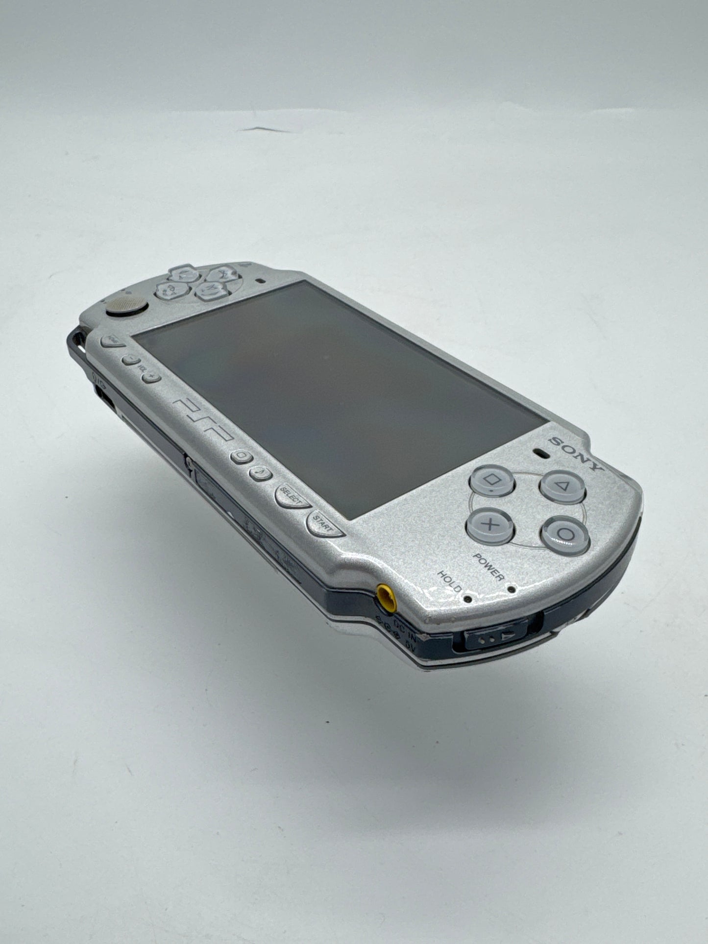 Sony PSP-2000 Silver Console #84 w/1200mAh Battery & No Charger