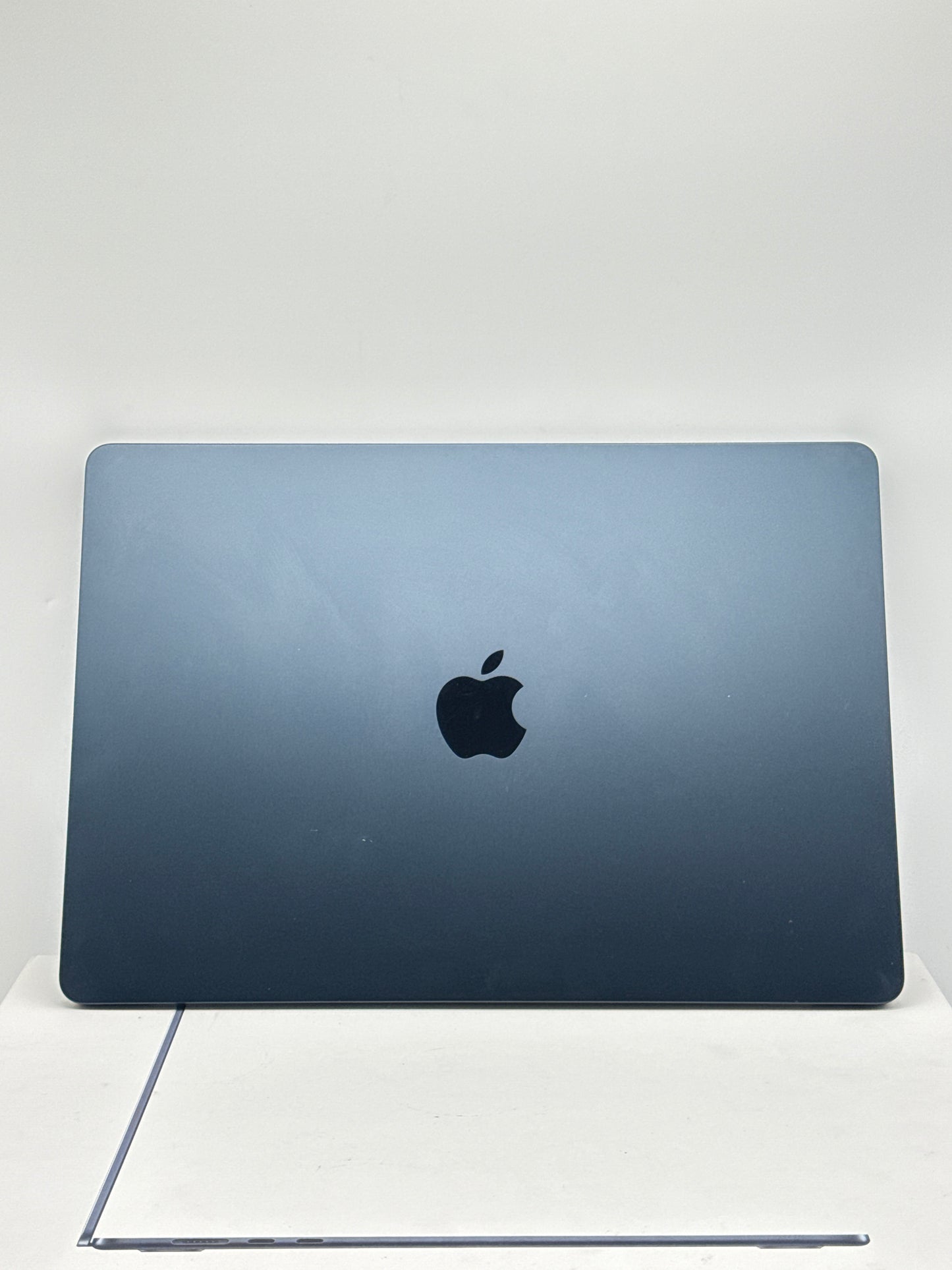 2024 Apple MacBook Air 15.3" A3114 M3 8C-CPU 10C-GPU 8GB RAM 256 SSD Midnight