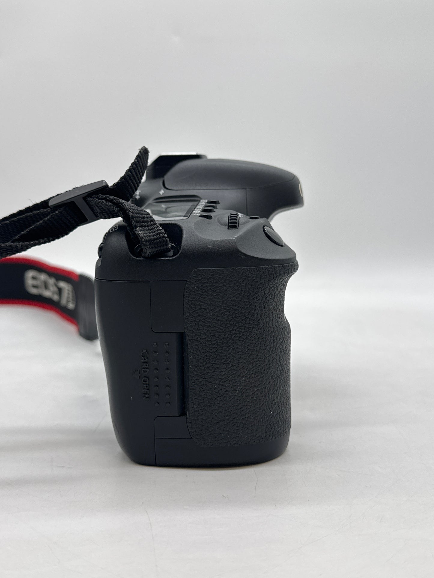 Canon EOS 7D 18.0 MP Digital SLR Camera Only - Broken pins on card slot