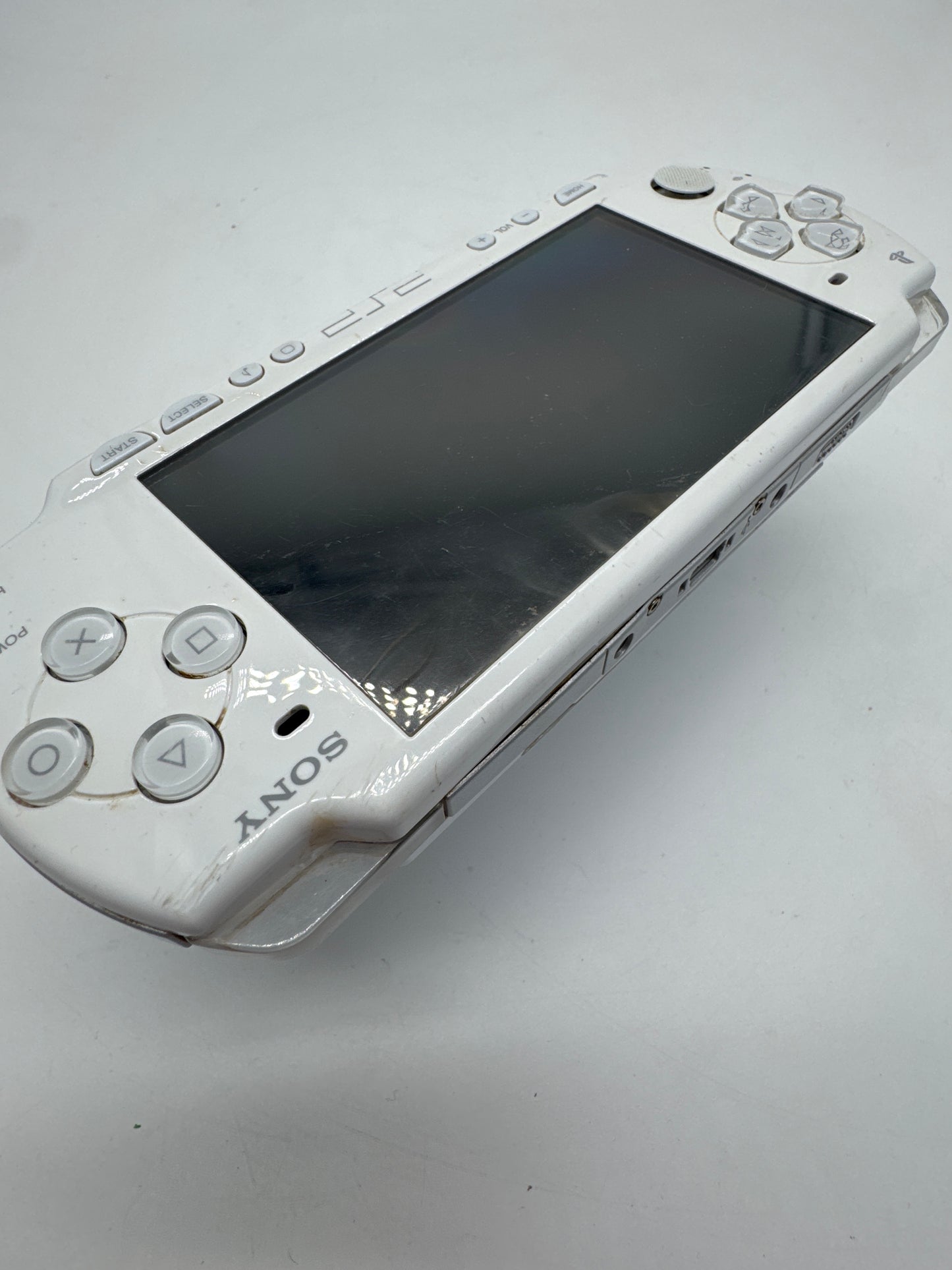 Sony PSP-2000 White Console #223 No Battery or Lid No Charger Bad Screen AS IS