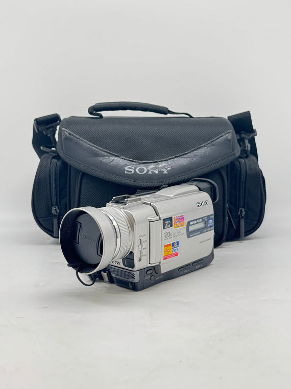 Sony Handycam DCR-TRV20 MiniDV Digital Camcorder w/ Battery Bag Used