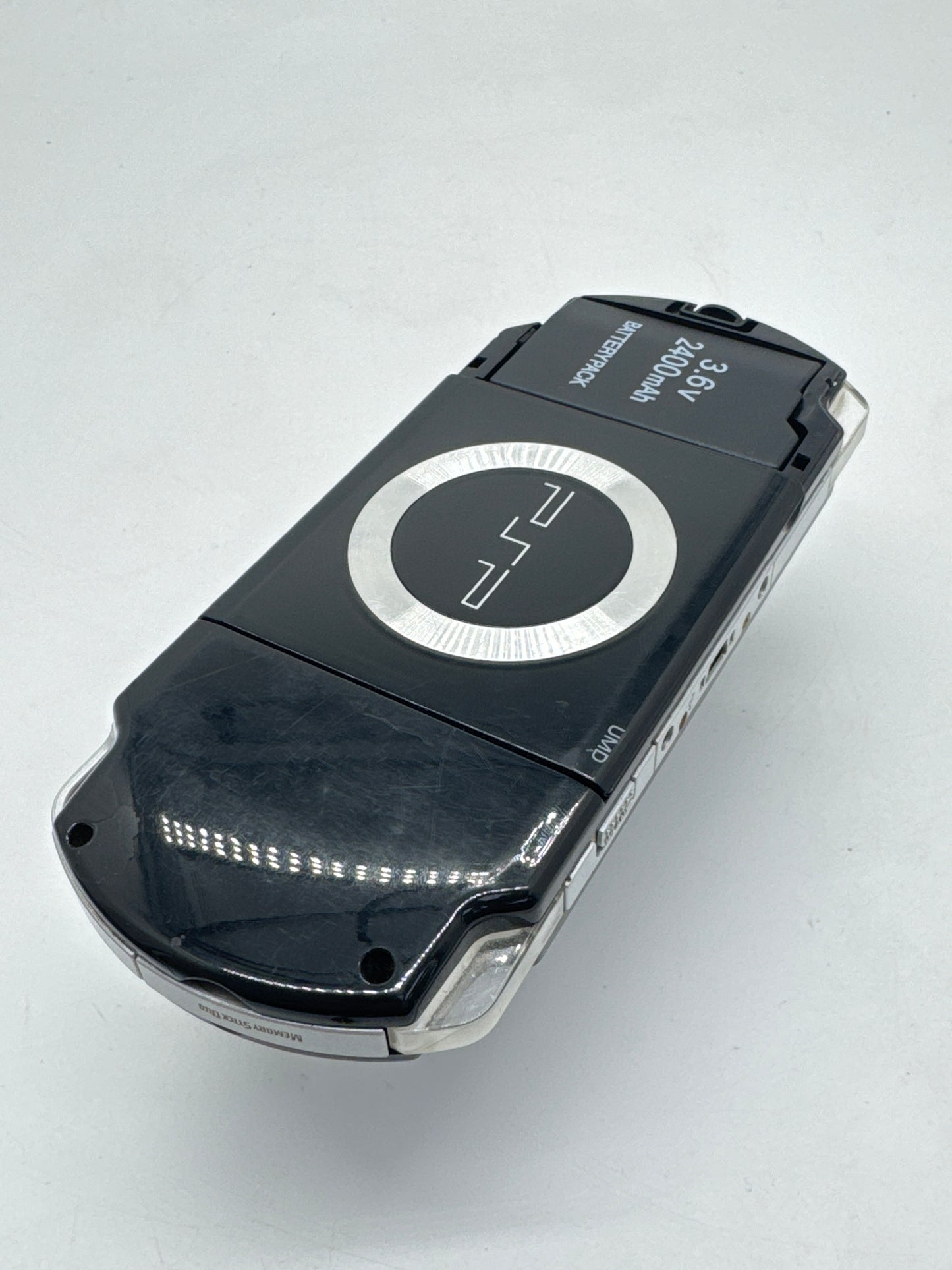 Sony PSP-2000 Black Console #312 w/Battery No Lid No Charger BAD BOTTOM BUTTONS AS IS