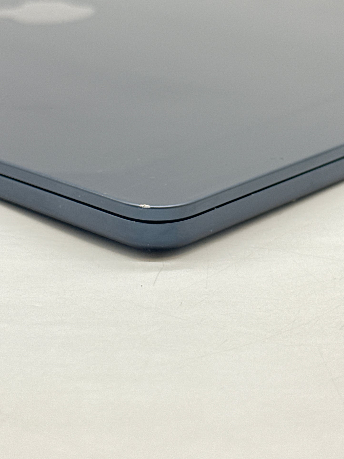 2024 Apple MacBook Air 15.3" A3114 M3 8C-CPU 10C-GPU 512GB SSD 8GB RAM