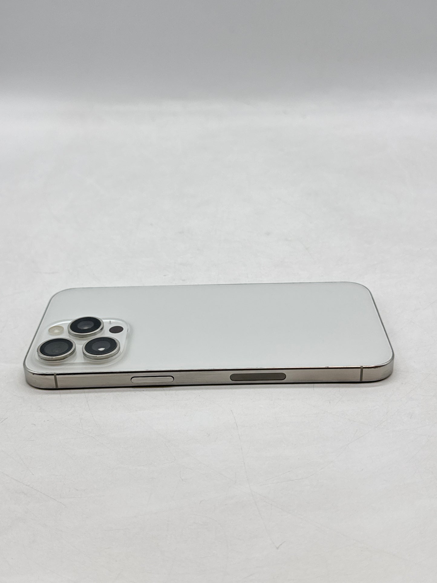 Unlocked Apple iPhone 15 Pro Max A2849 256GB White Titanium 81% Battery Health