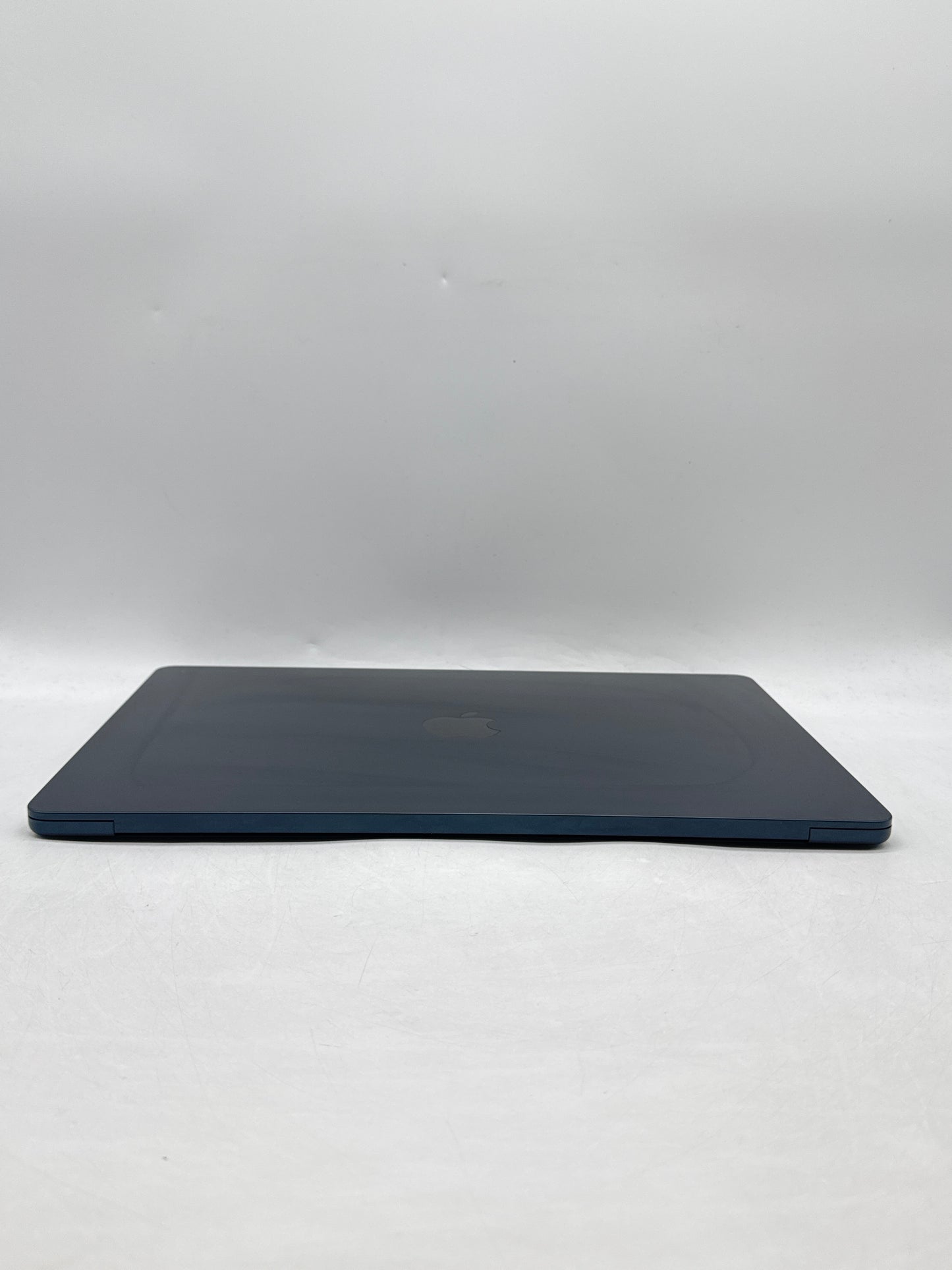 2024 Apple MacBook Air 15.3" A3114 M3 8C-CPU 10C-GPU 512GB SSD 8GB RAM