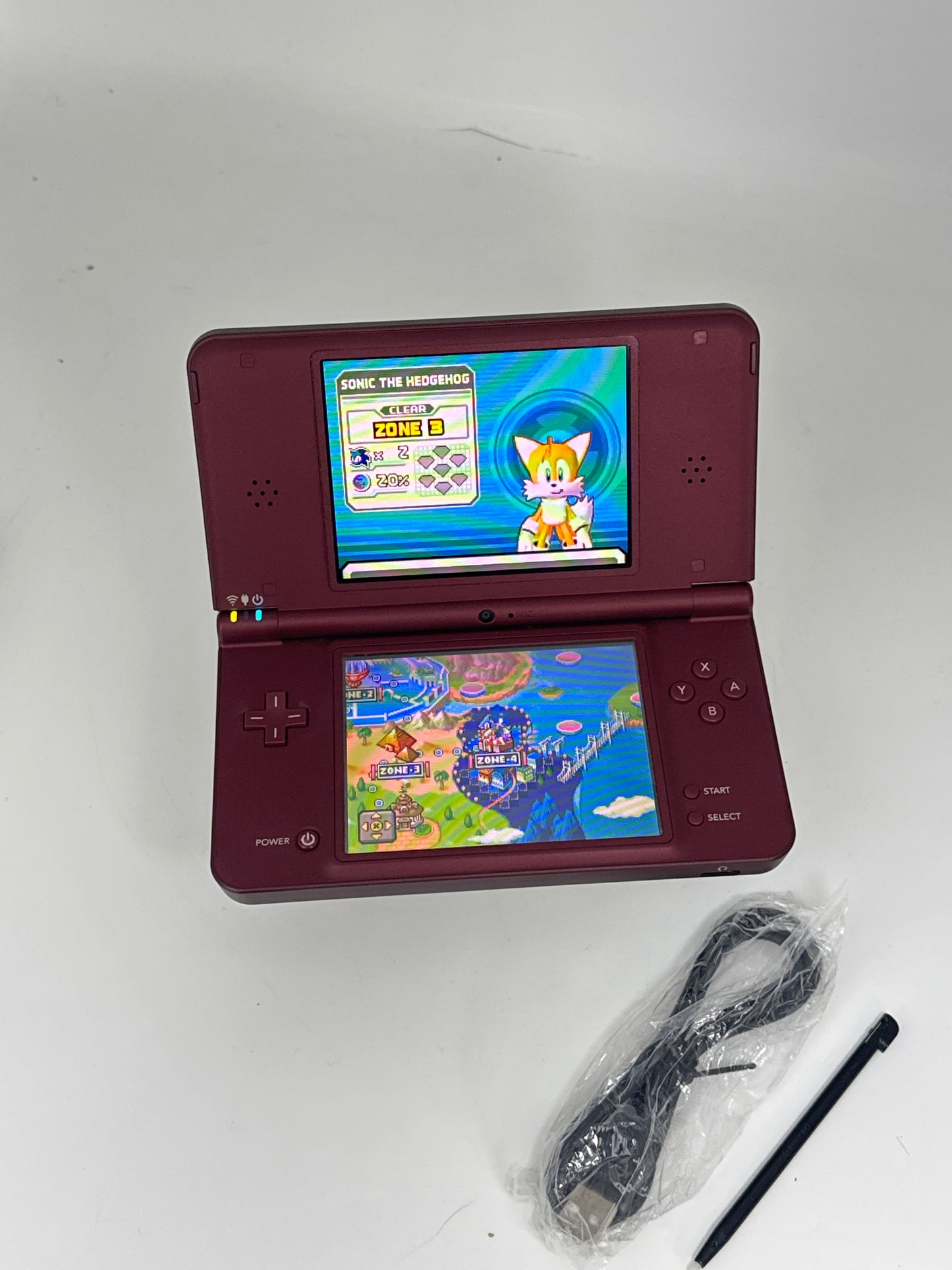 Nintendo DSi LL UTL-001(JPN) Red Console #425 w/ Stylus & Charger Yellow Tint AS IS