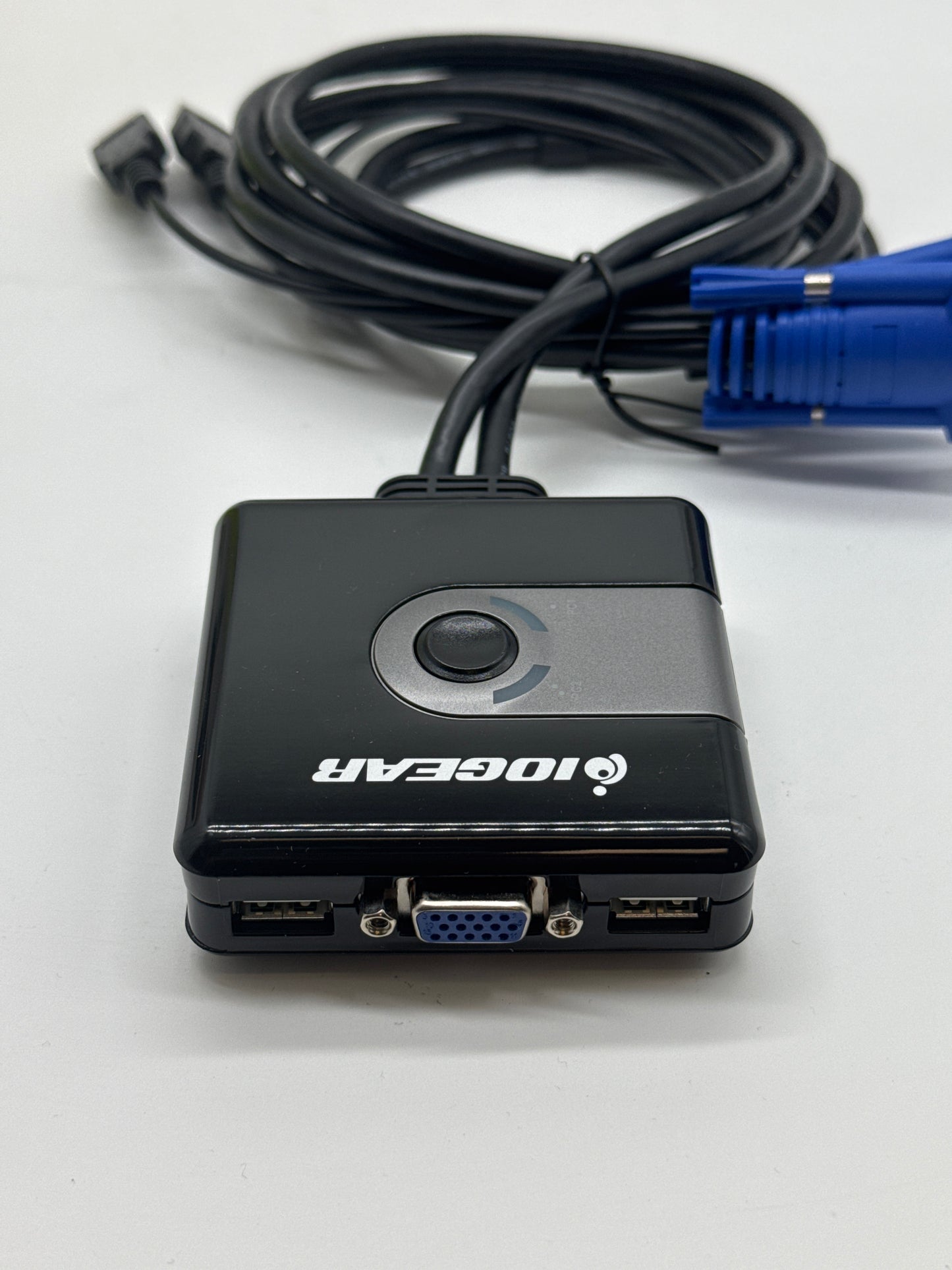 IOGEAR GCS42UW6 2-Port Compact USB VGA KVM Switch w/ Built-In Cables MAC OR PC