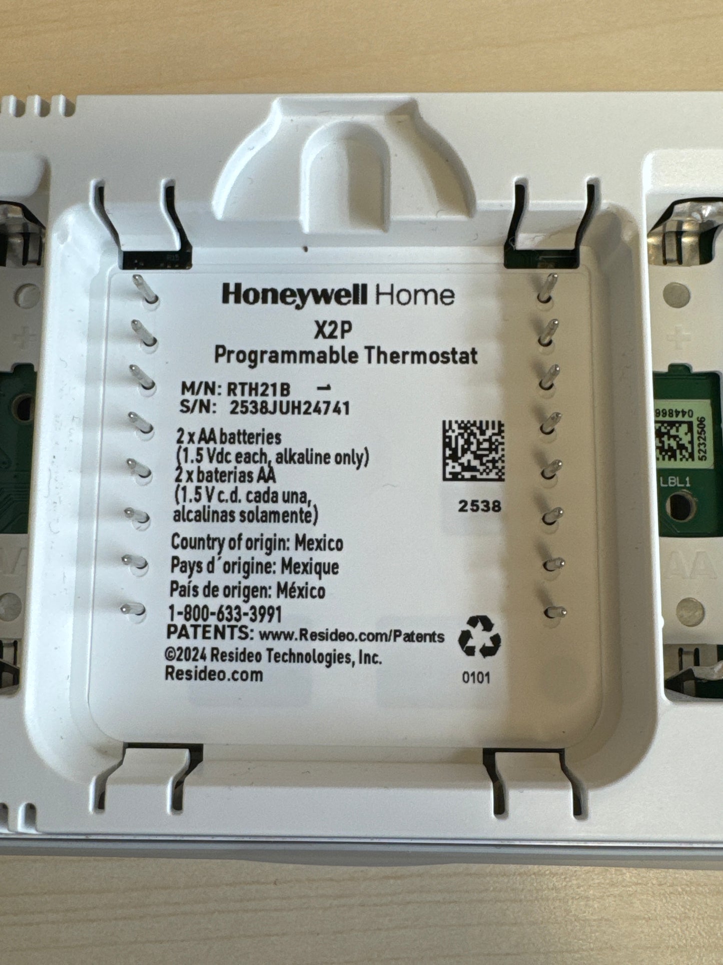 Lot of 4 Honeywell Home RTH21B X2P 1-Stage Programmable Thermostat