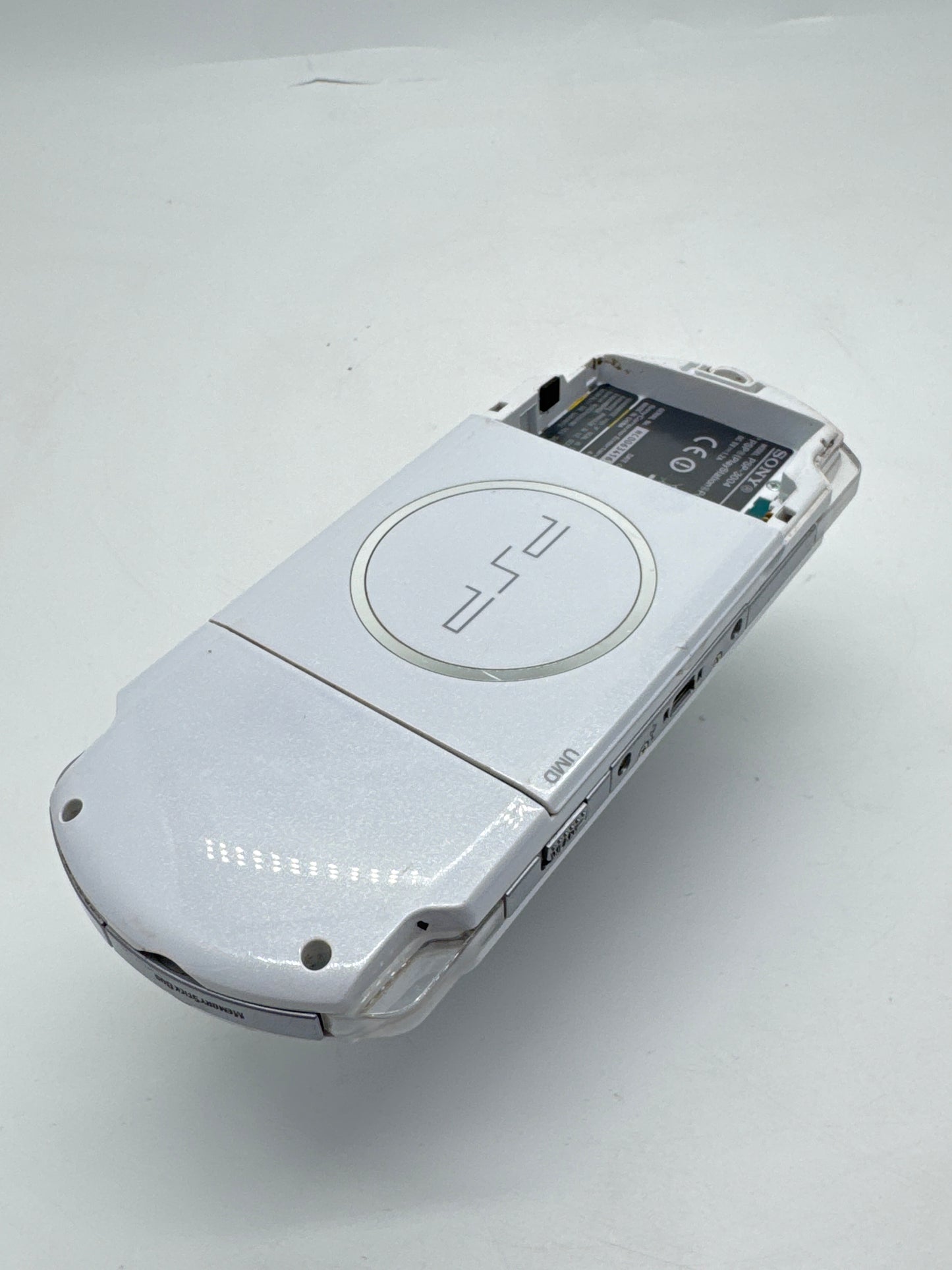 Sony PSP-3004 White Console #240 No Battery or Lid No Charger BAD DISPLAY AS IS