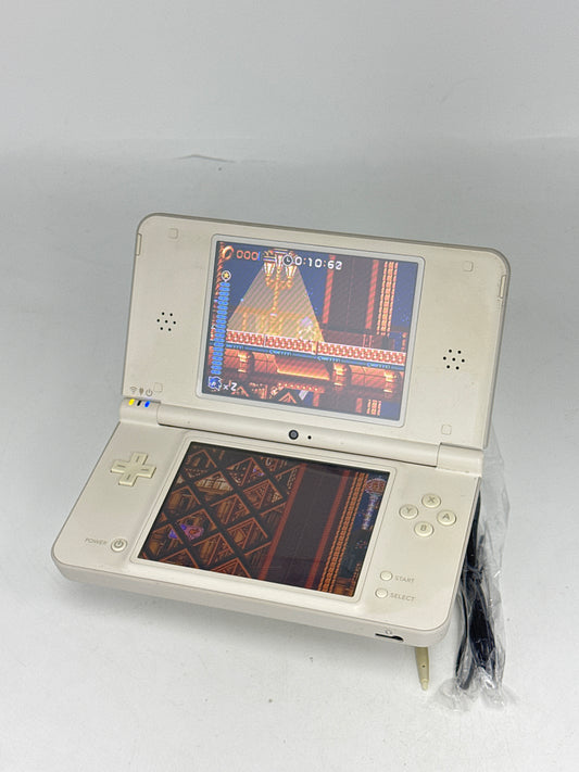 Nintendo DSi LL UTL-001(JPN) White Console #414 w/ Stylus & Charger