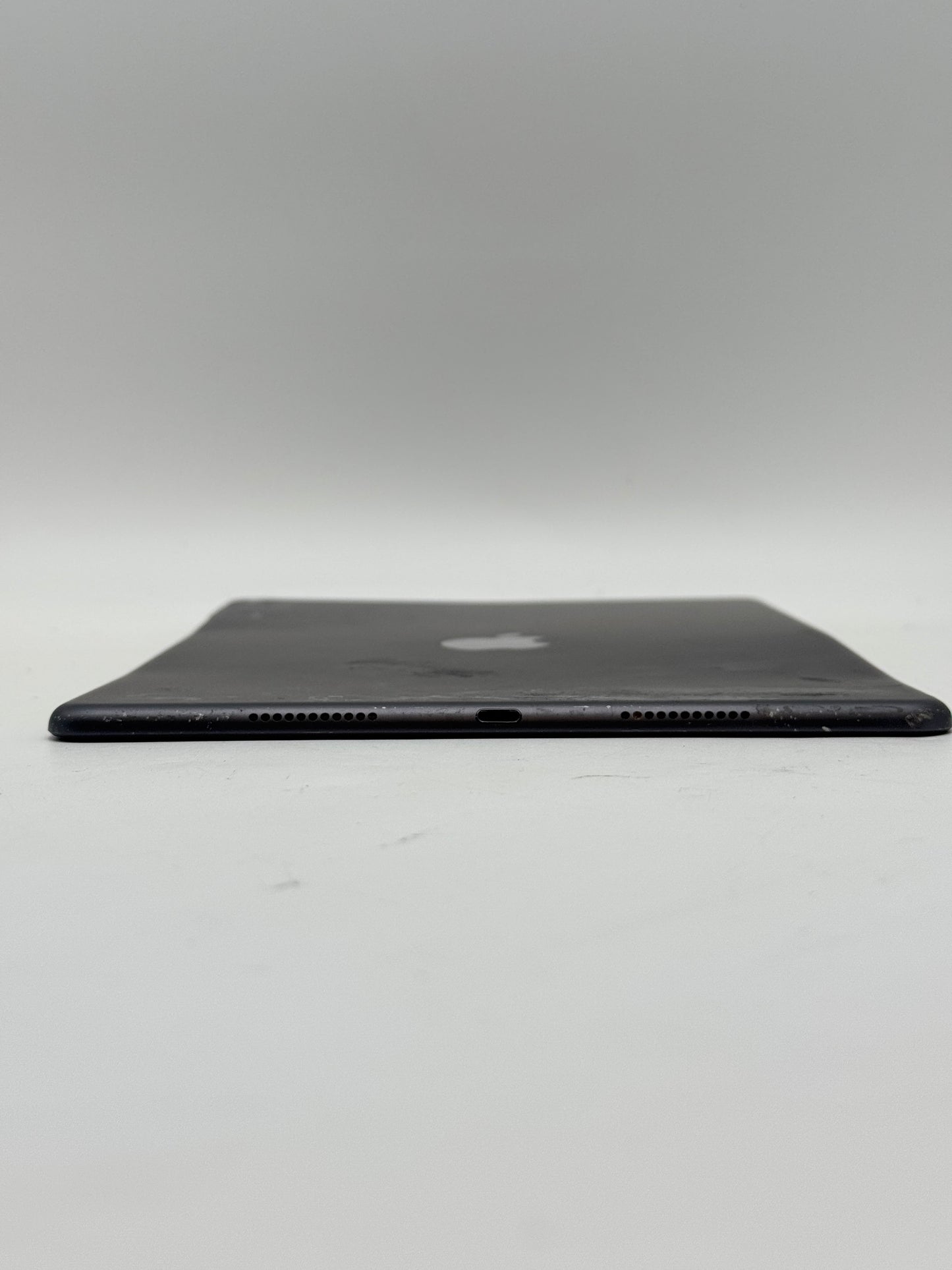 Apple iPad Air 3rd Gen 10.5" A2152 256GB WiFi Only - Read!