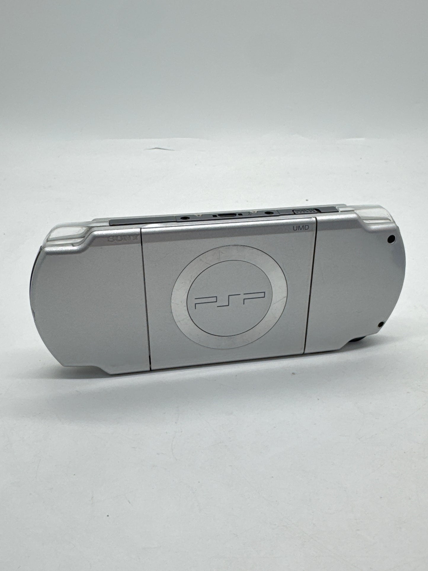 Sony PlayStation Portable PSP-2000 Silver Console #387 w/ OEM 1200mAh Battery