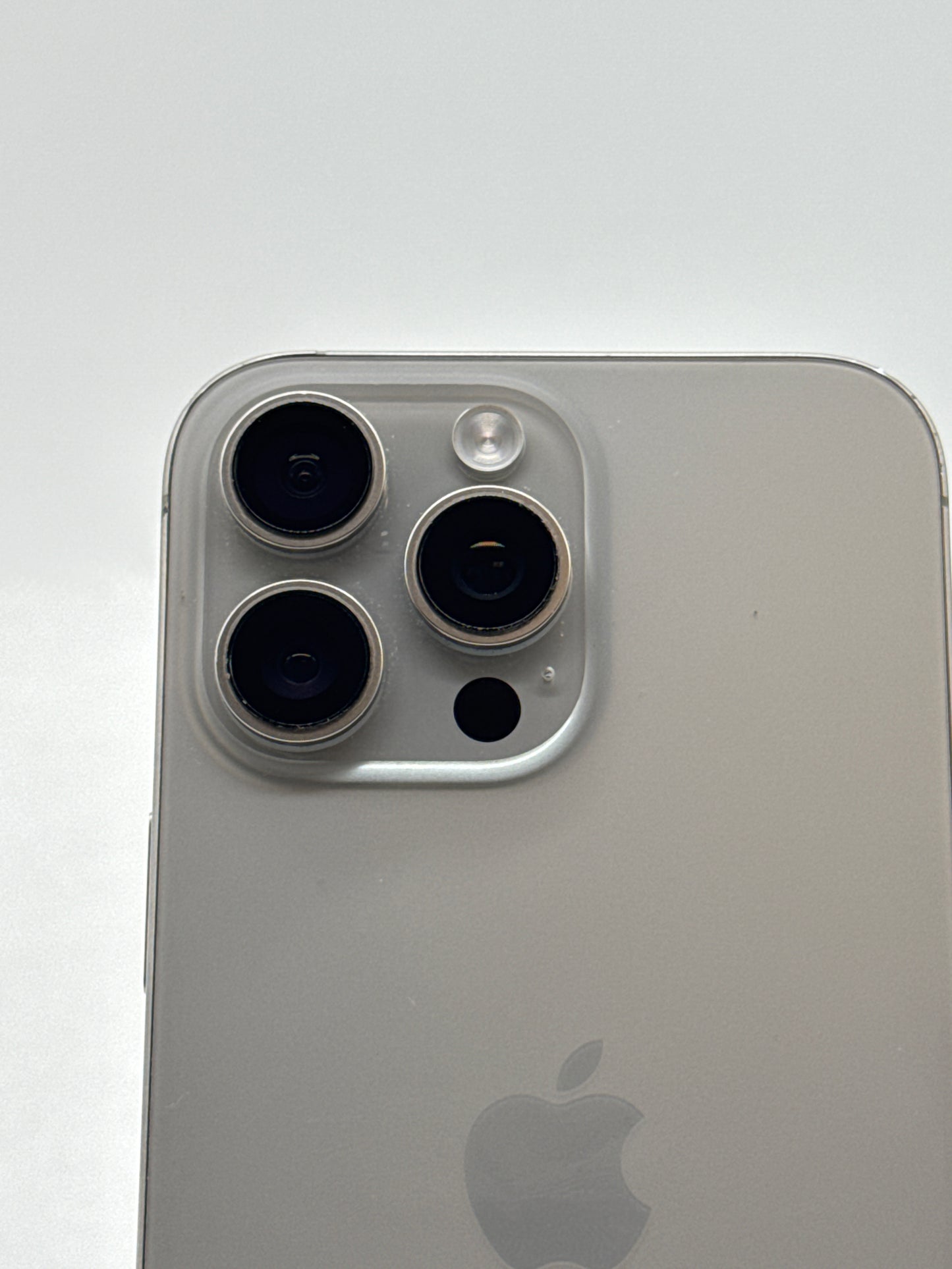 Unlocked Apple iPhone 16 Pro Max A3084 256GB Natural Titanium - Cracked Read!