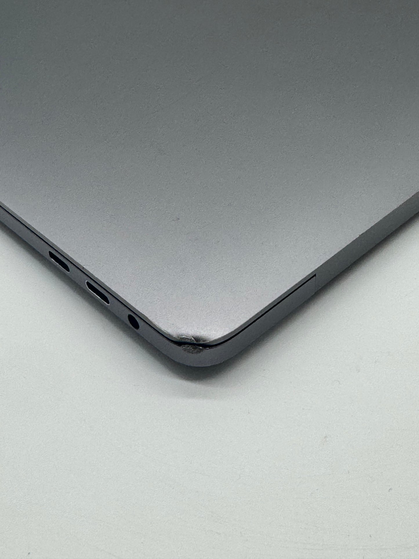 2016 Apple MacBook Pro 15.4 " A1707 Core i7 2.6GHz 512GB SSD 16GB RAM - Read!