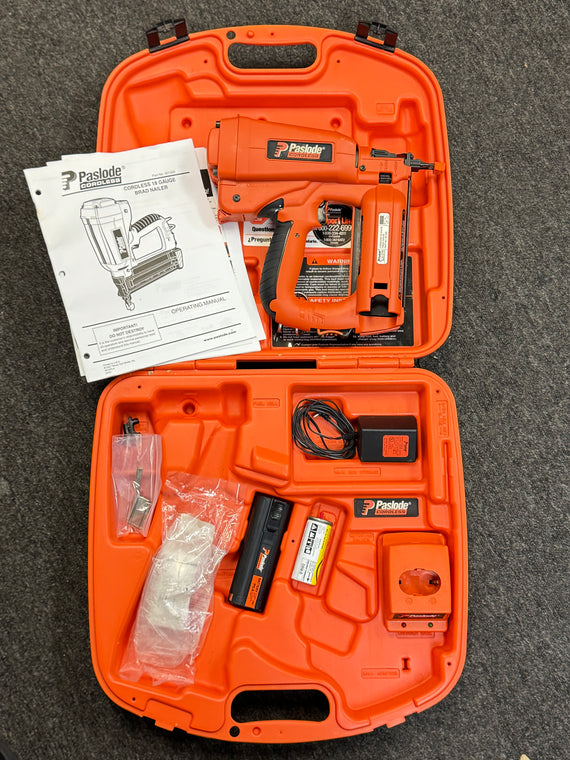 Paslode 18-Gauge Cordless Li-ion Brad Nailer 901000 with Case Battery and Charger