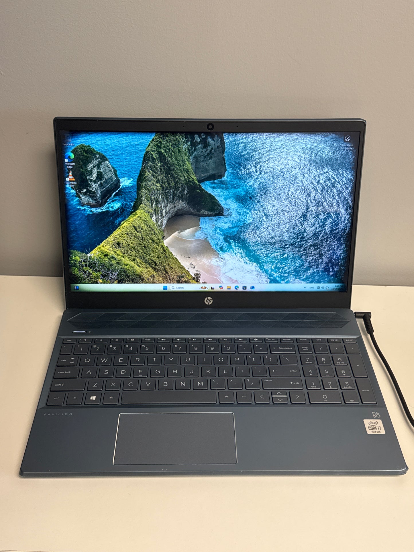 HP Pavilion Laptop 15-cs3073cl 15.6" Core i7-1065G7 16GB RAM 1TB HDD Bad Display