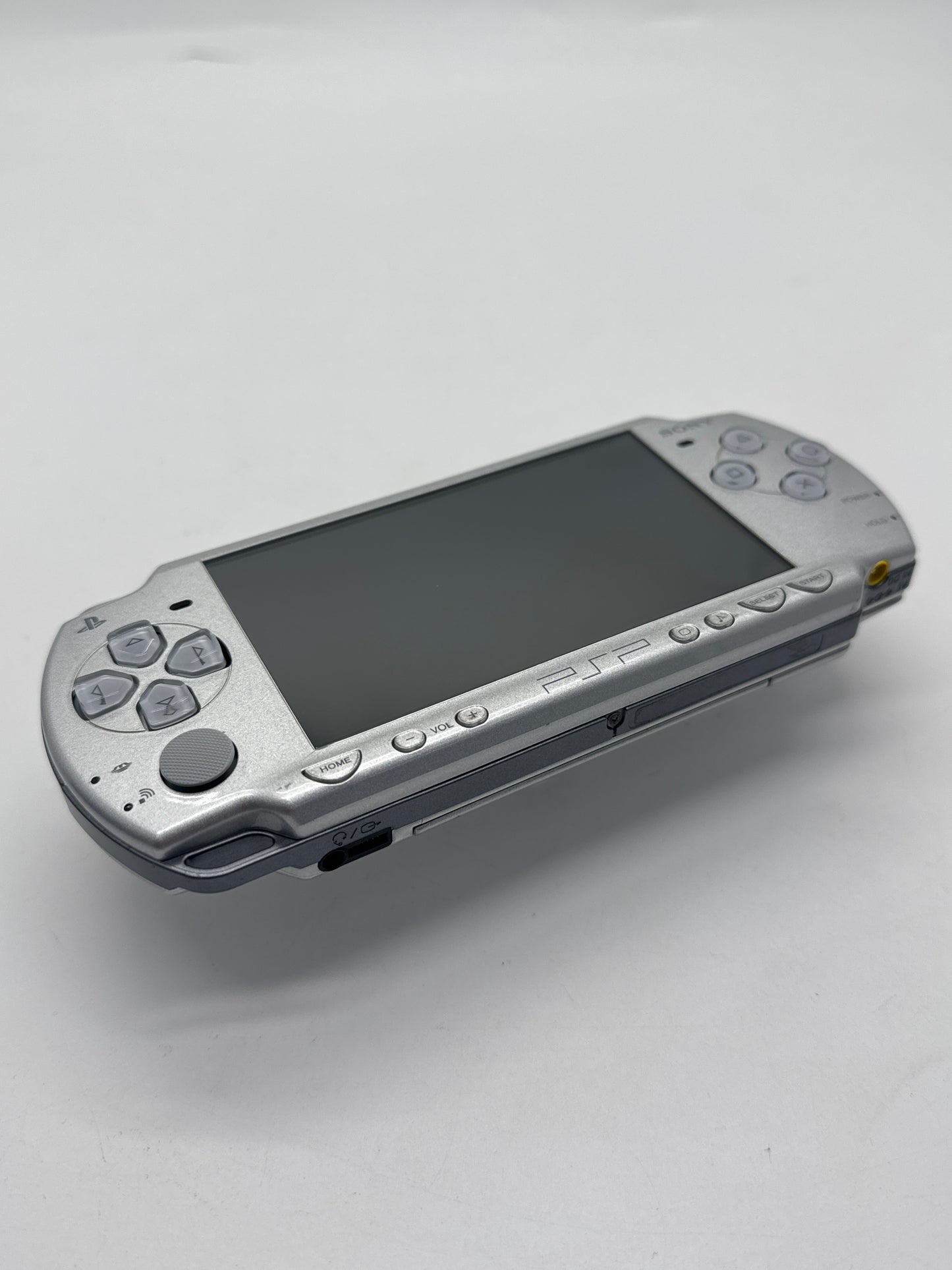 Sony PSP-2000 Mystic Silver Console w/ 1200mAh Battery #90 BAD SCREEN AS IS
