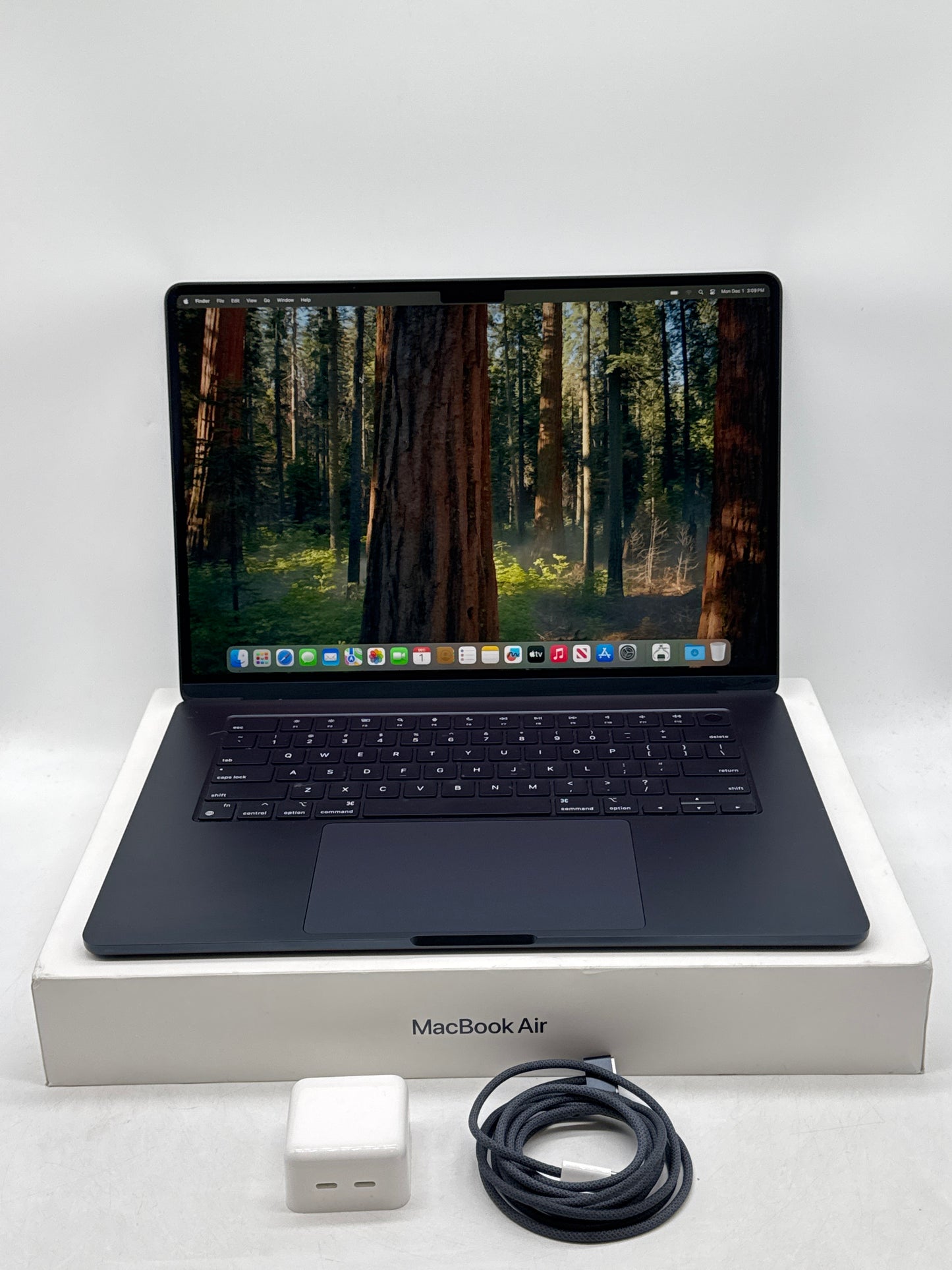 2024 Apple MacBook Air 15.3" A3114 M3 8C-CPU 10C-GPU 8GB RAM 256 SSD Midnight